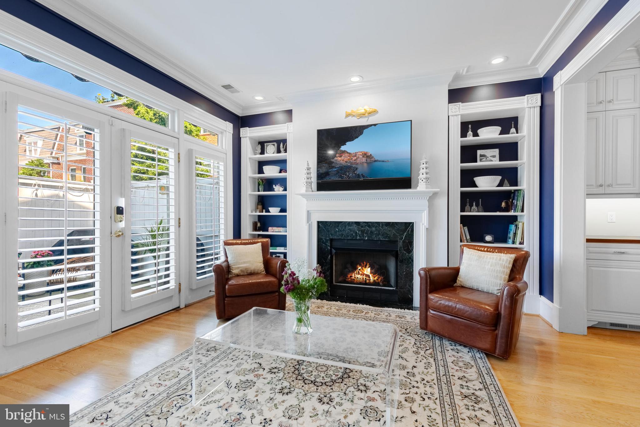 QUEENS ROW - Residential