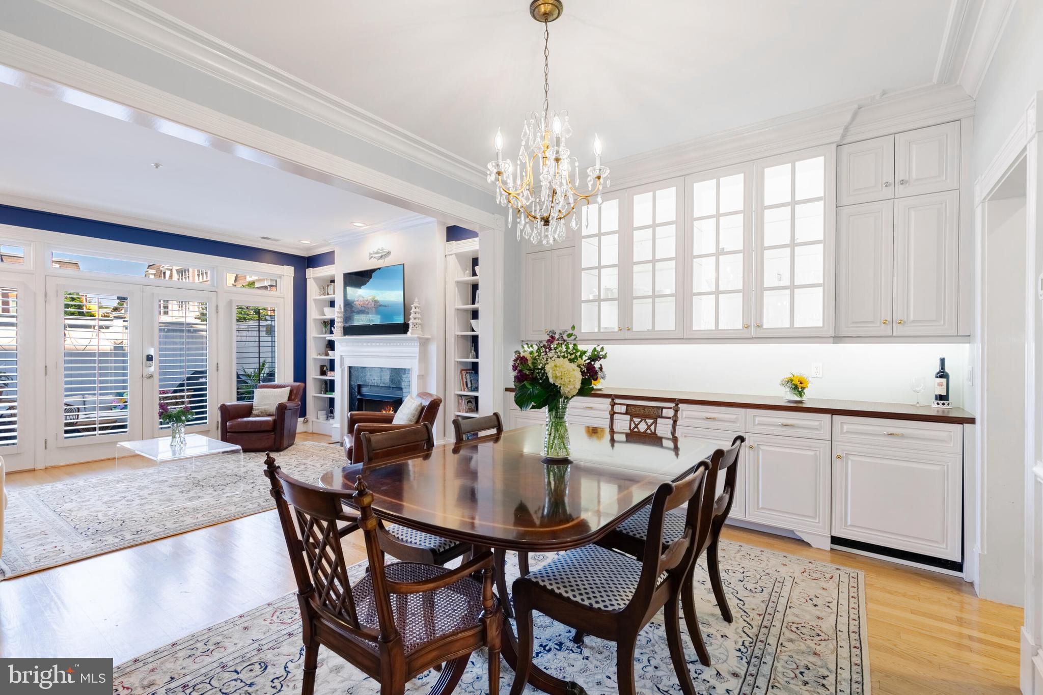 QUEENS ROW - Residential