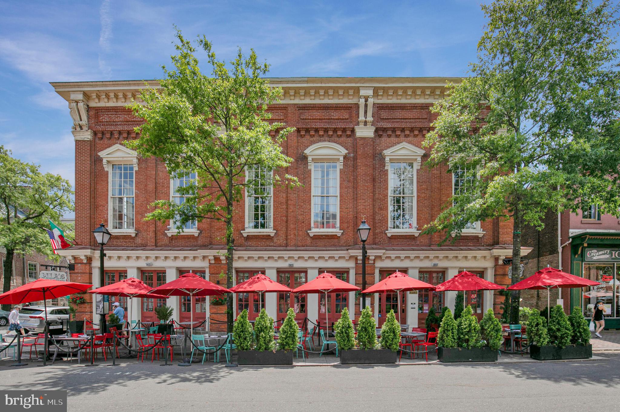 QUEENS ROW - Residential