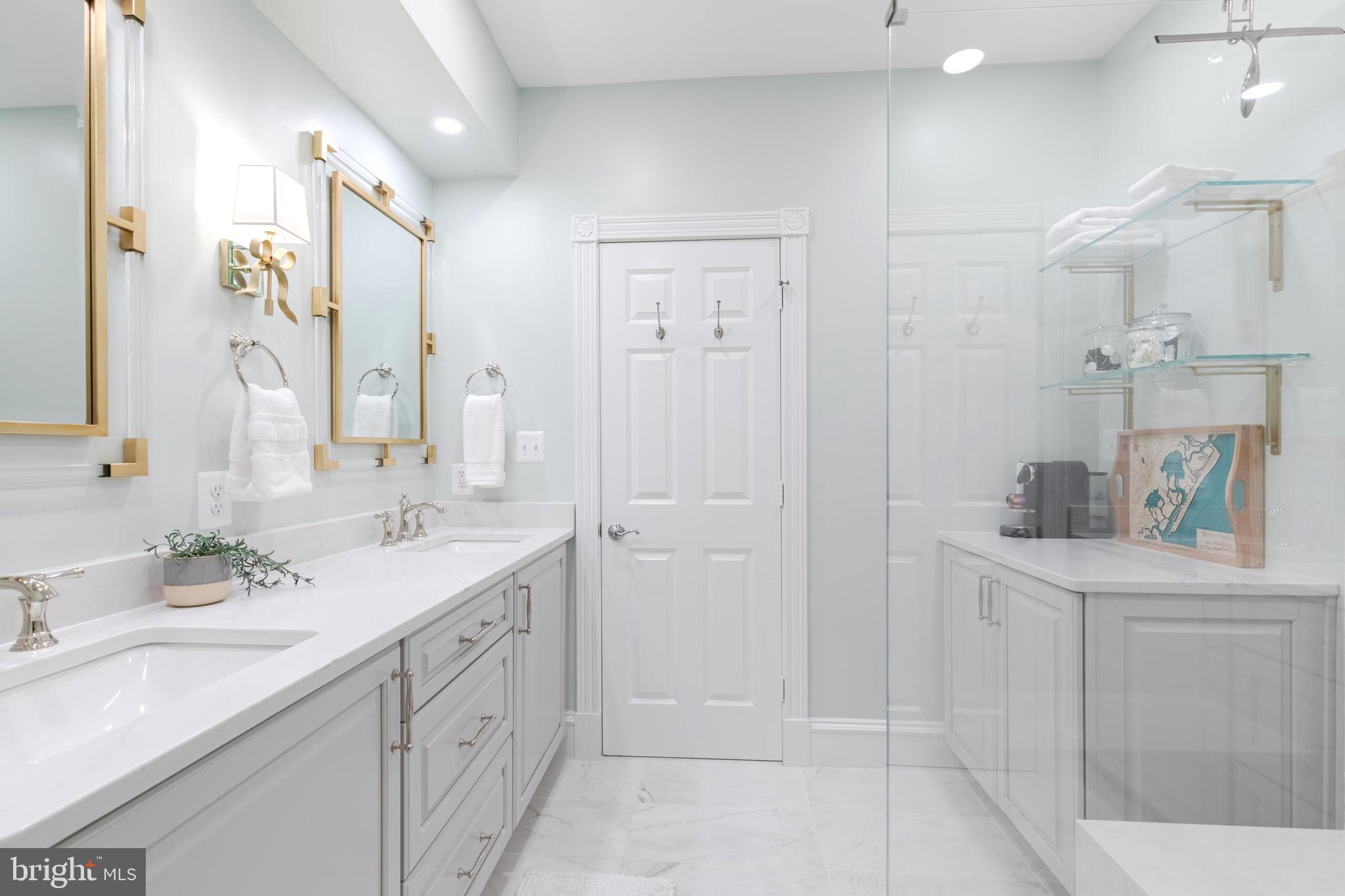 QUEENS ROW - Residential