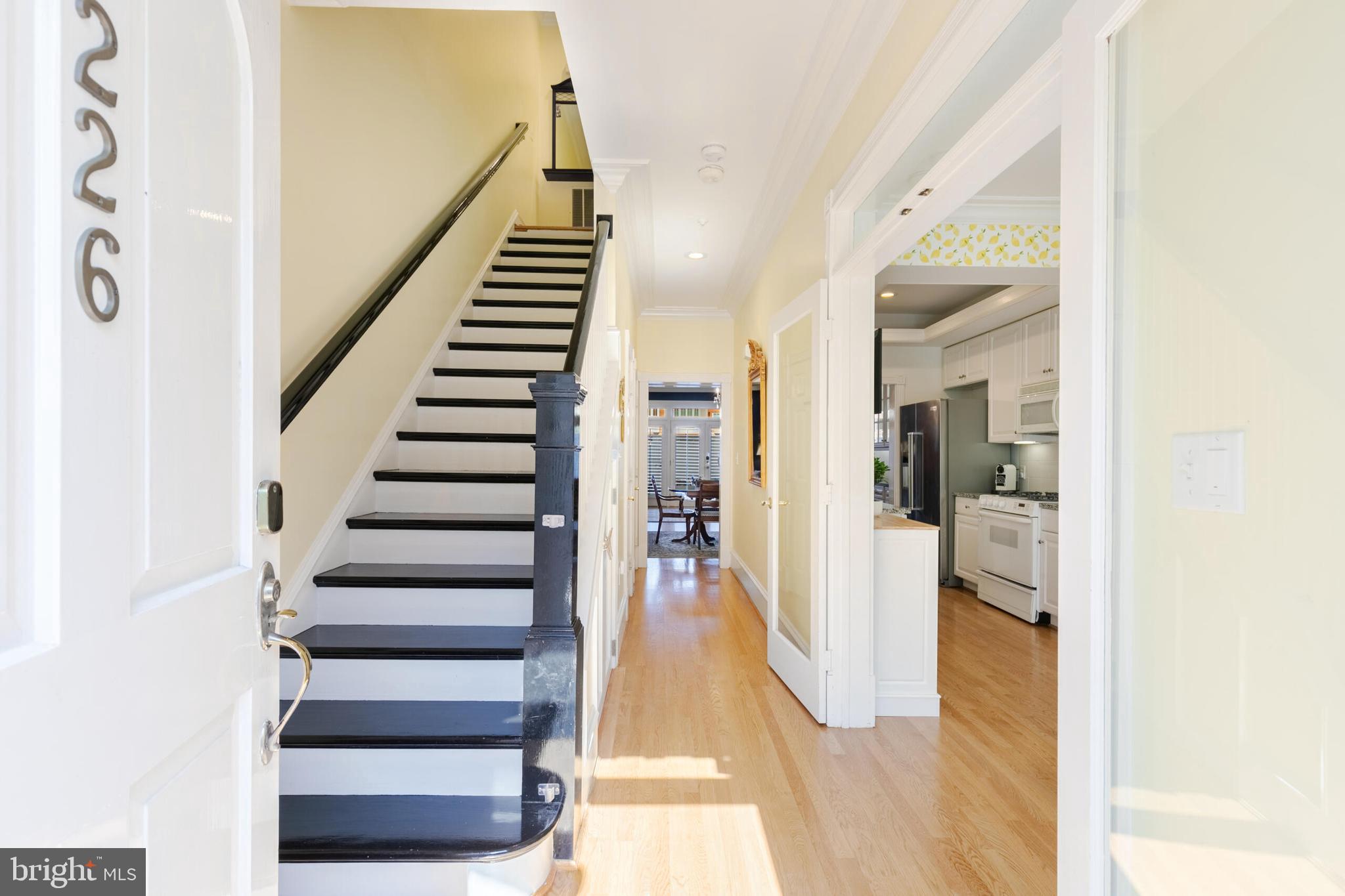 QUEENS ROW - Residential