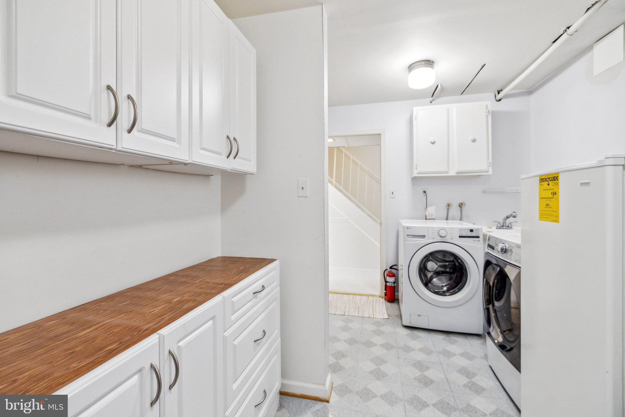 STRATHMEADE SQUARE - Residential