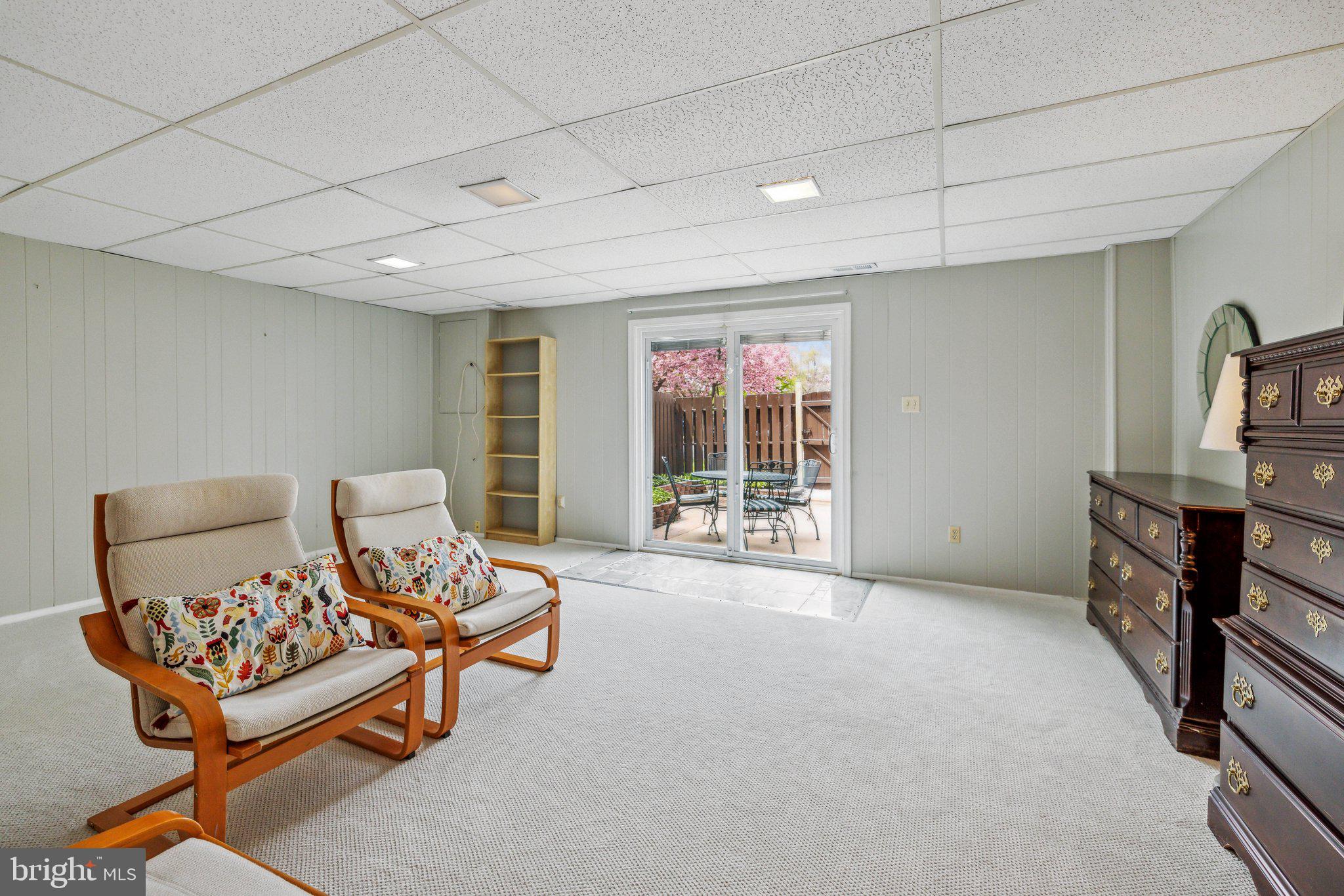 STRATHMEADE SQUARE - Residential