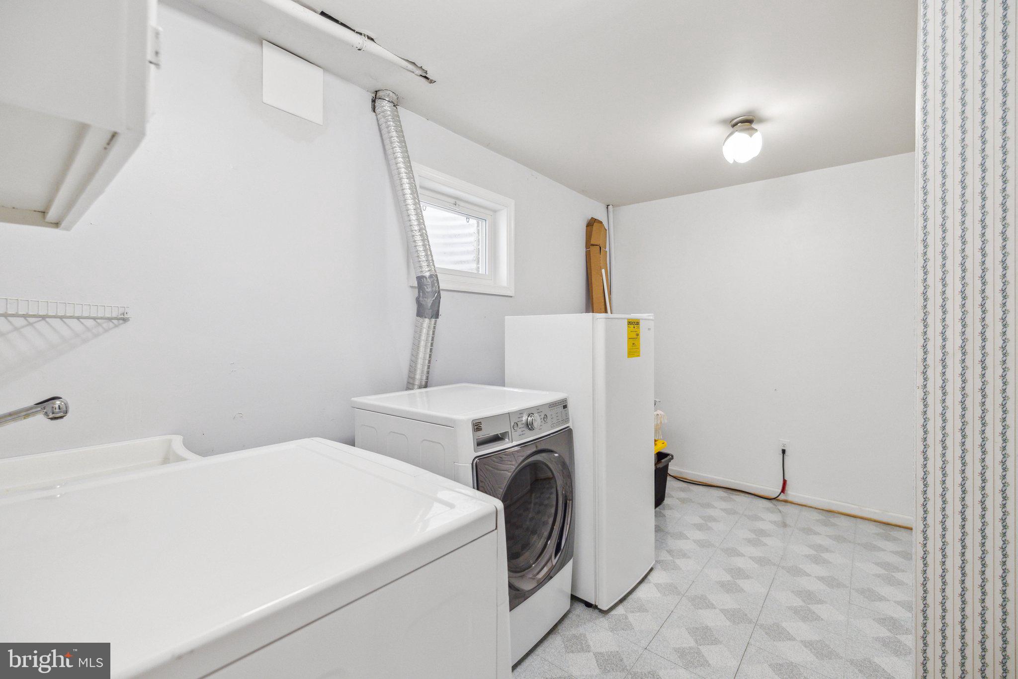 STRATHMEADE SQUARE - Residential