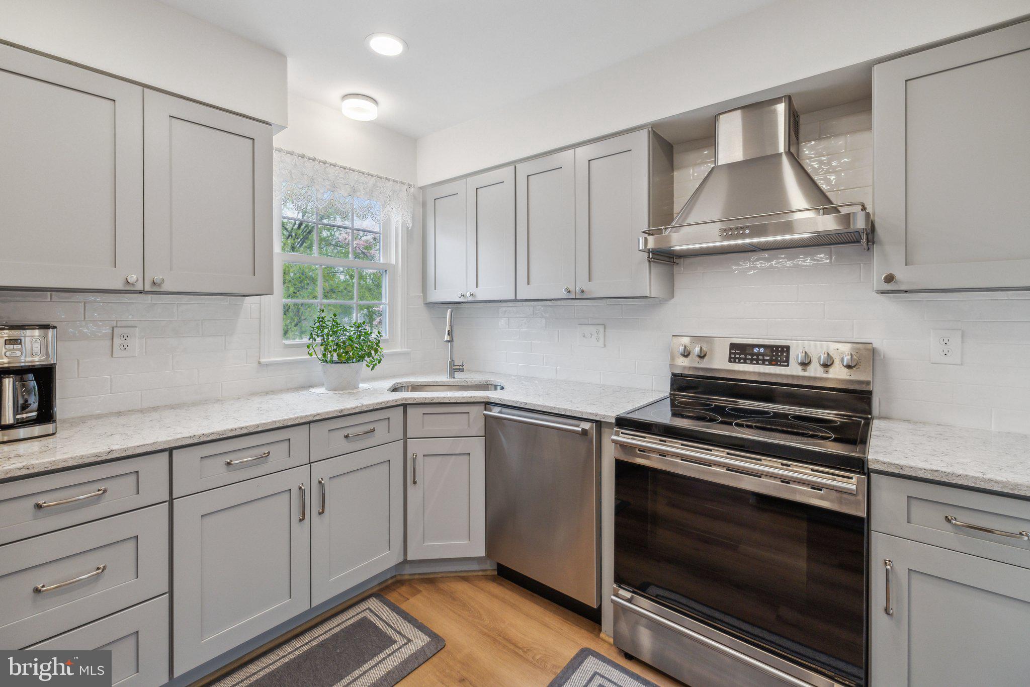 STRATHMEADE SQUARE - Residential