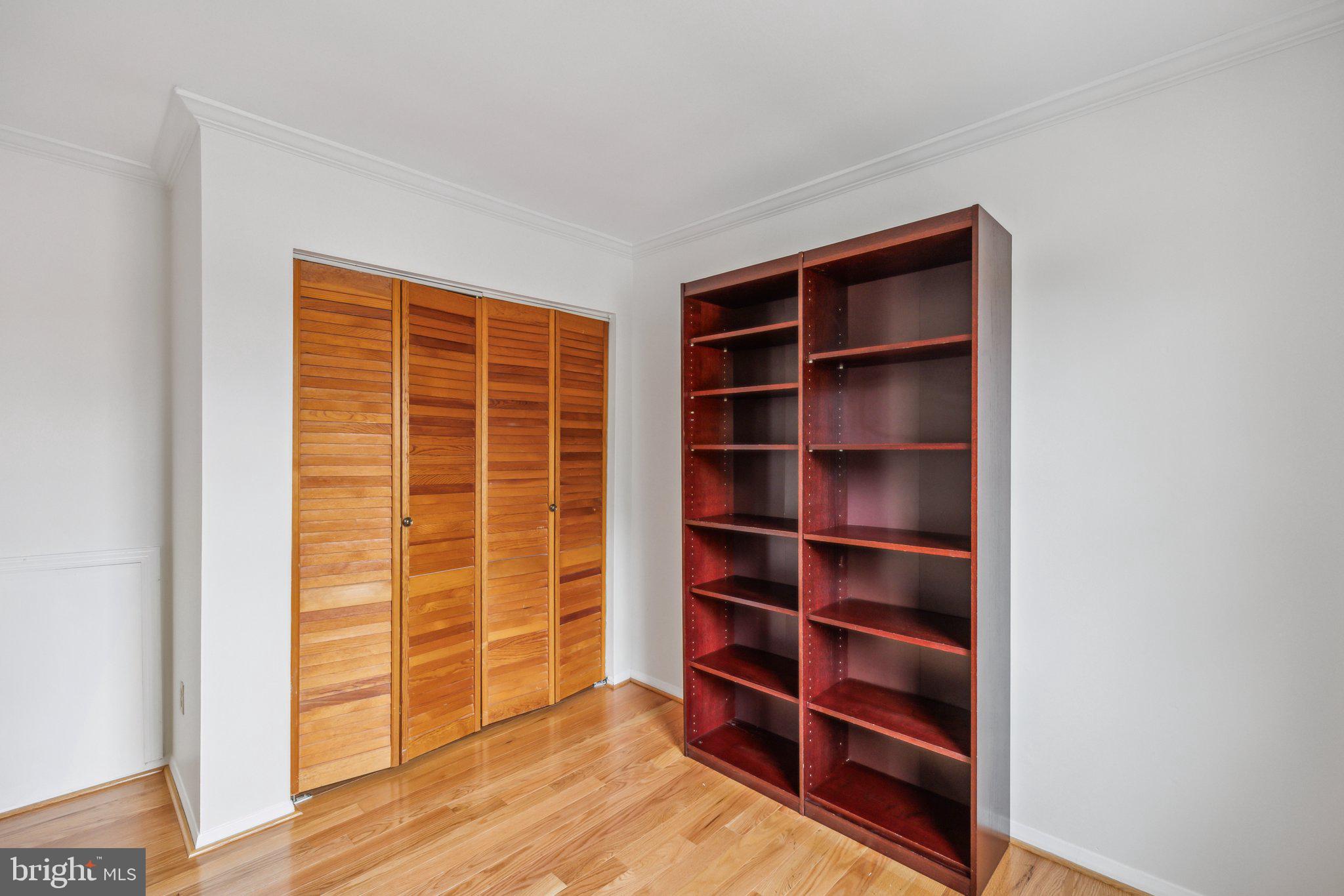 STRATHMEADE SQUARE - Residential