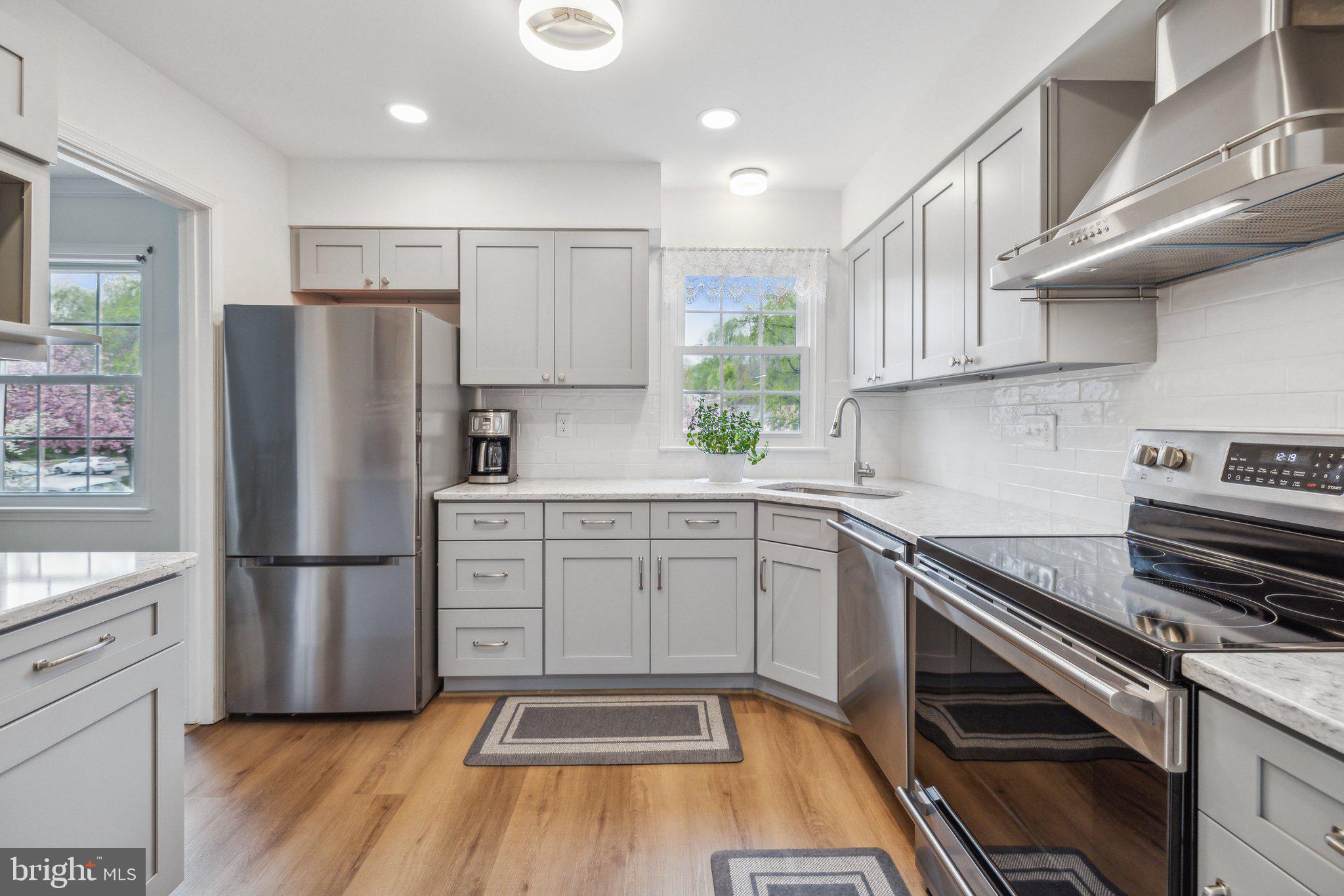 STRATHMEADE SQUARE - Residential