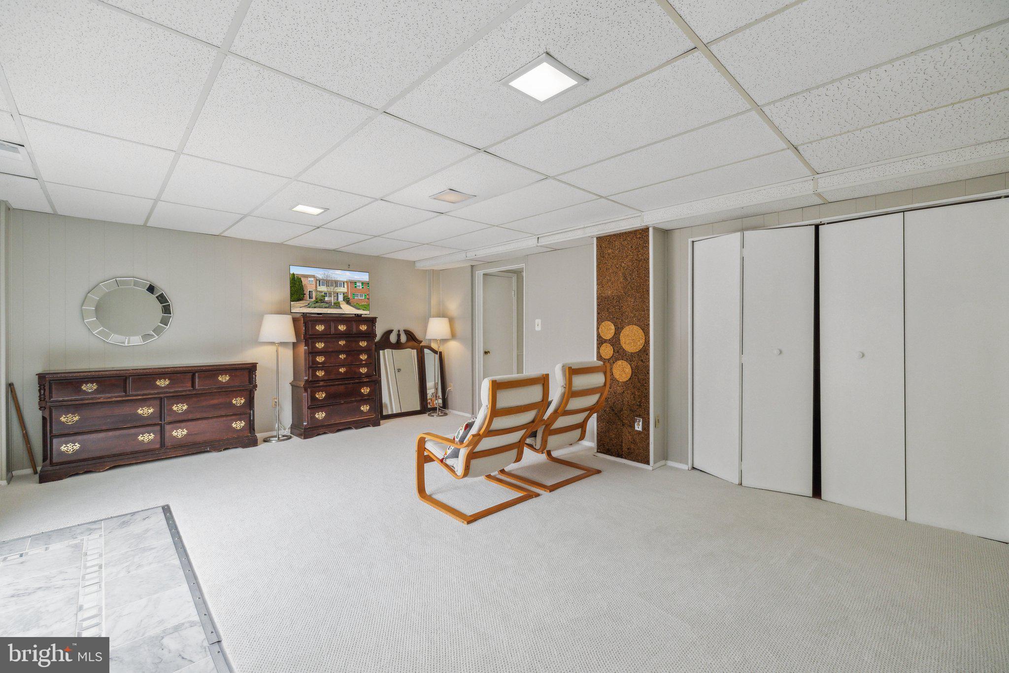 STRATHMEADE SQUARE - Residential