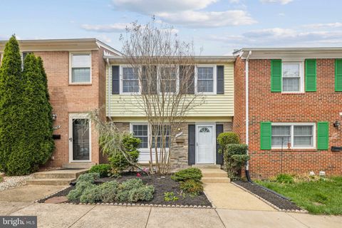 8376 GLASTONBURY COURT ANNANDALE VA 22003