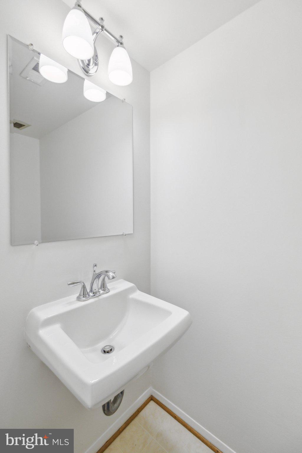 STRATHMEADE SQUARE - Residential