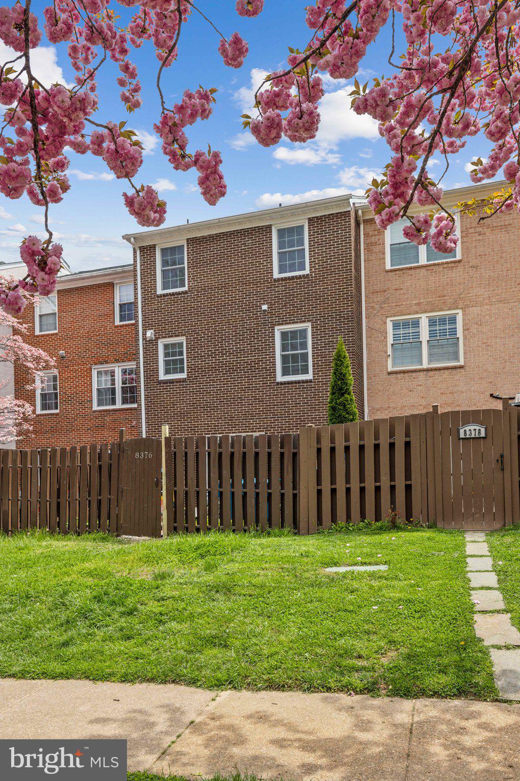 STRATHMEADE SQUARE - Residential