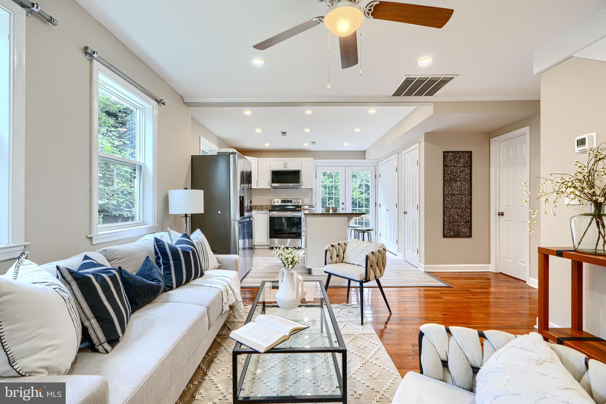 407 S COMMERCE STREET