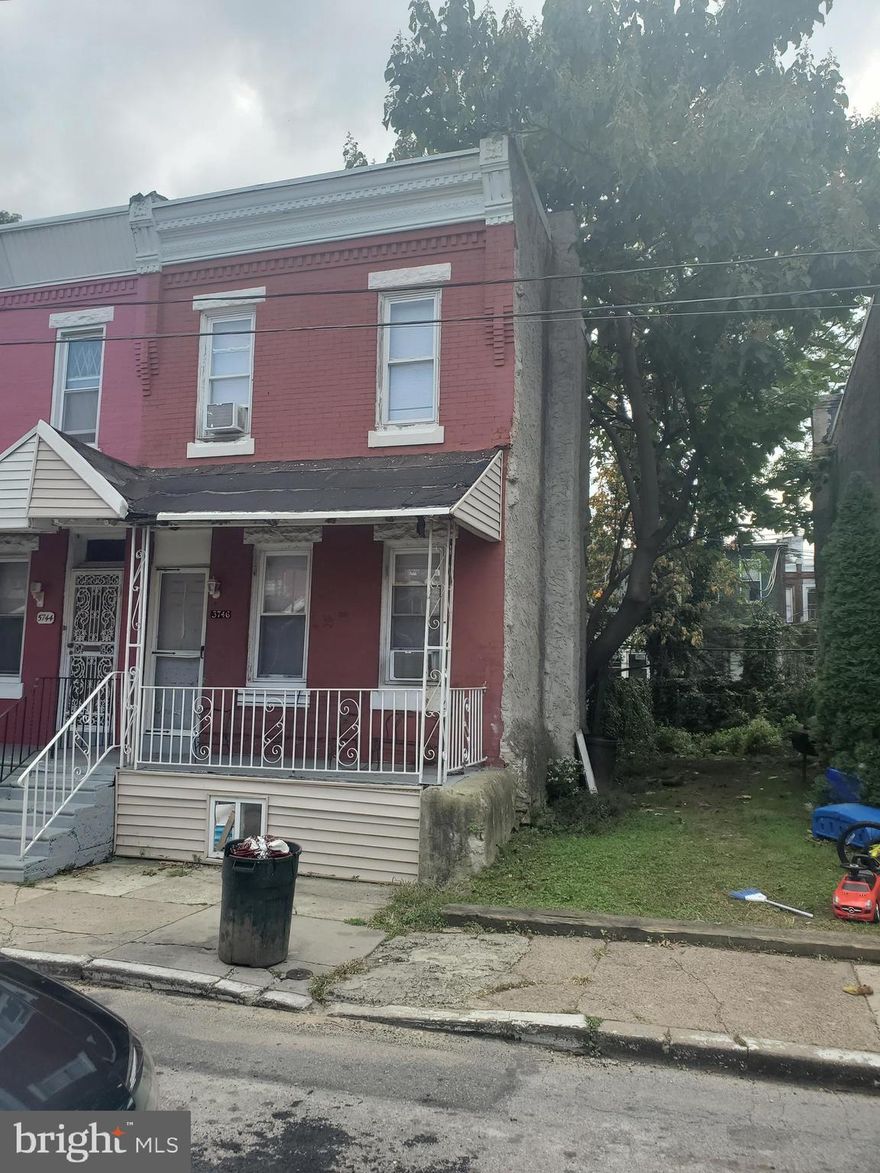 Cash or hard money financing only! Property is Squatter occupied, so no access is possible.  Sold "AS IS", buyer is responsible for U&O.