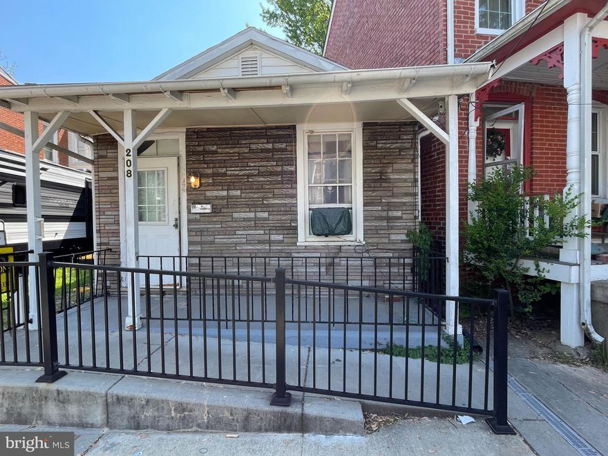 INVESTMENT OPPORTUNITY IN DOWN TOWN FREDERICK, MD! This home features 1 bed, 1 bath, living room, and kitchen. This property is within walking distance to many parks, restaurants, and other amenities. This property will be offered at auction on Wednesday May 31, 2023  @ 3:00pm. List price in no way represents minimum, starting, or acceptable bid. It is used only as a guide to find the home.