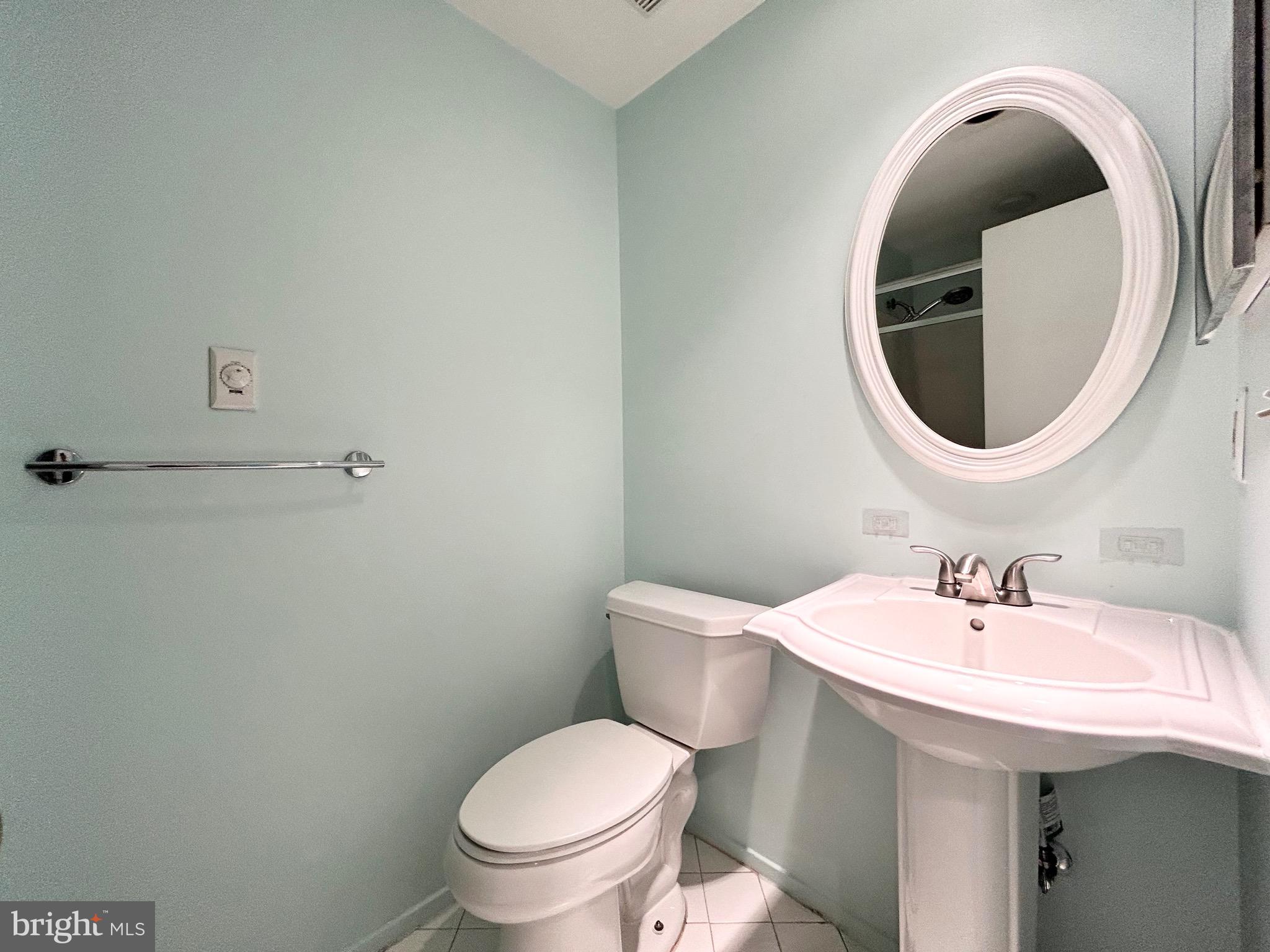 OAKWOOD COMMONS AT BURKE - Residential Lease