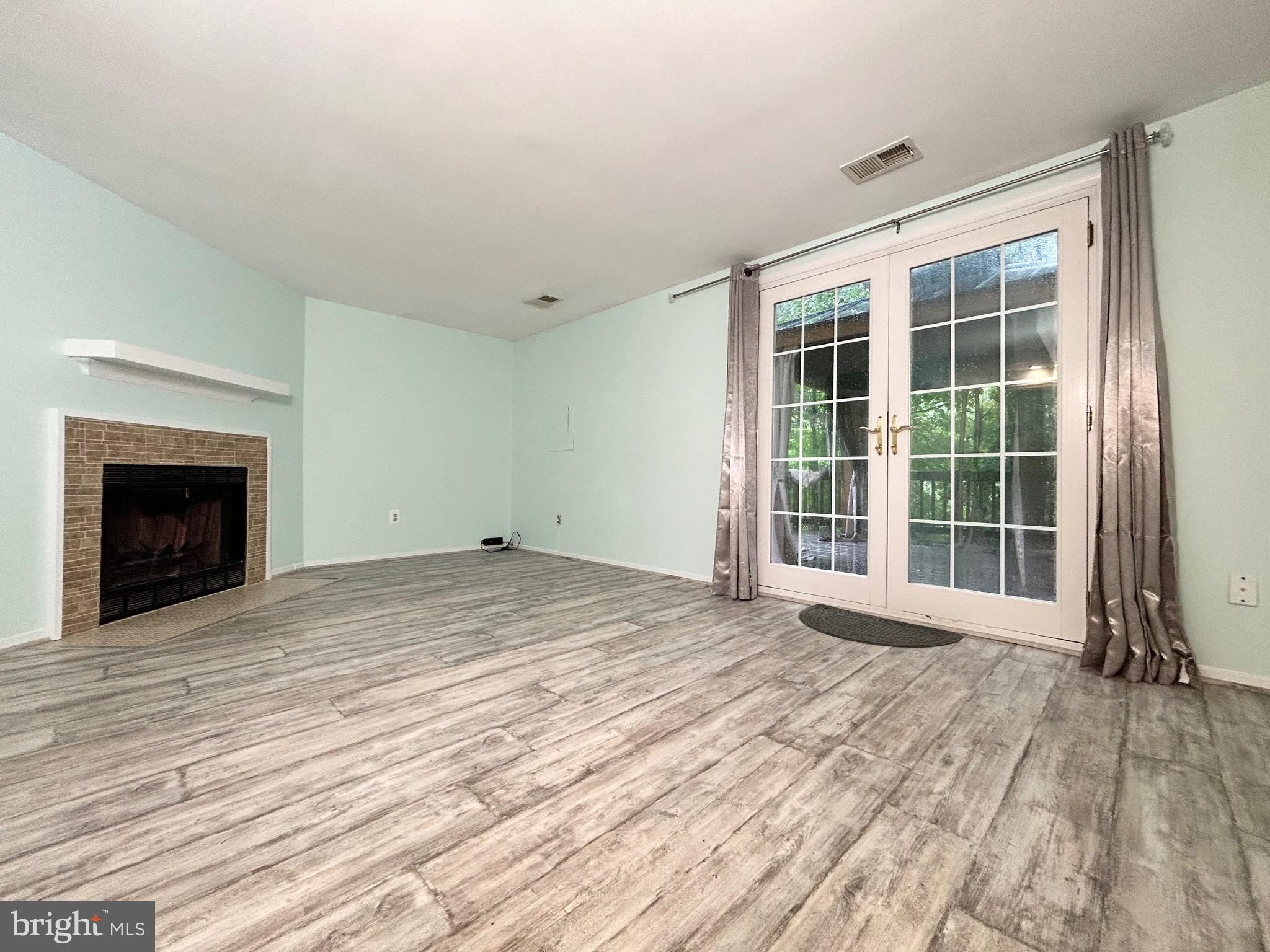 OAKWOOD COMMONS AT BURKE - Residential Lease