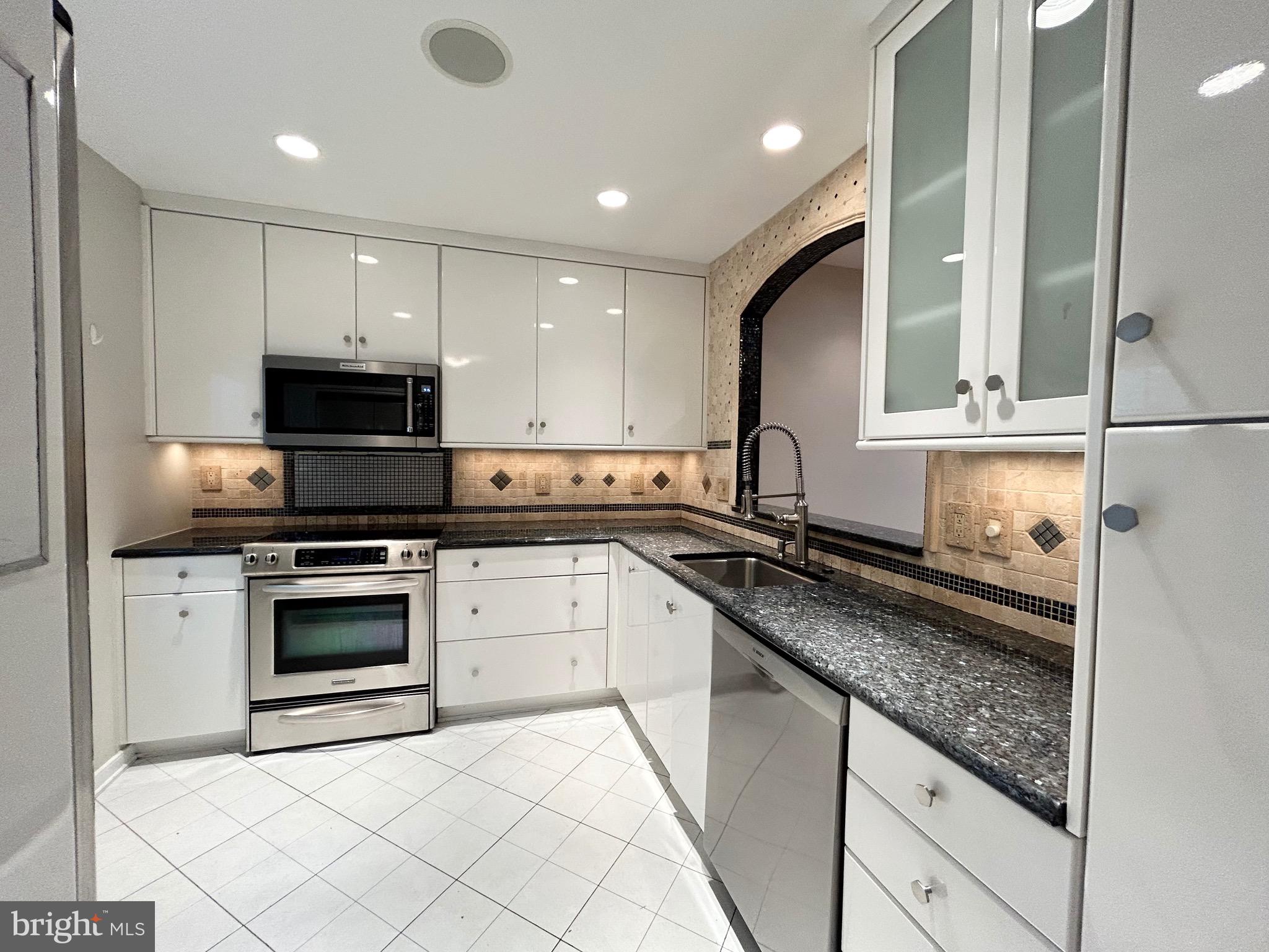 OAKWOOD COMMONS AT BURKE - Residential Lease