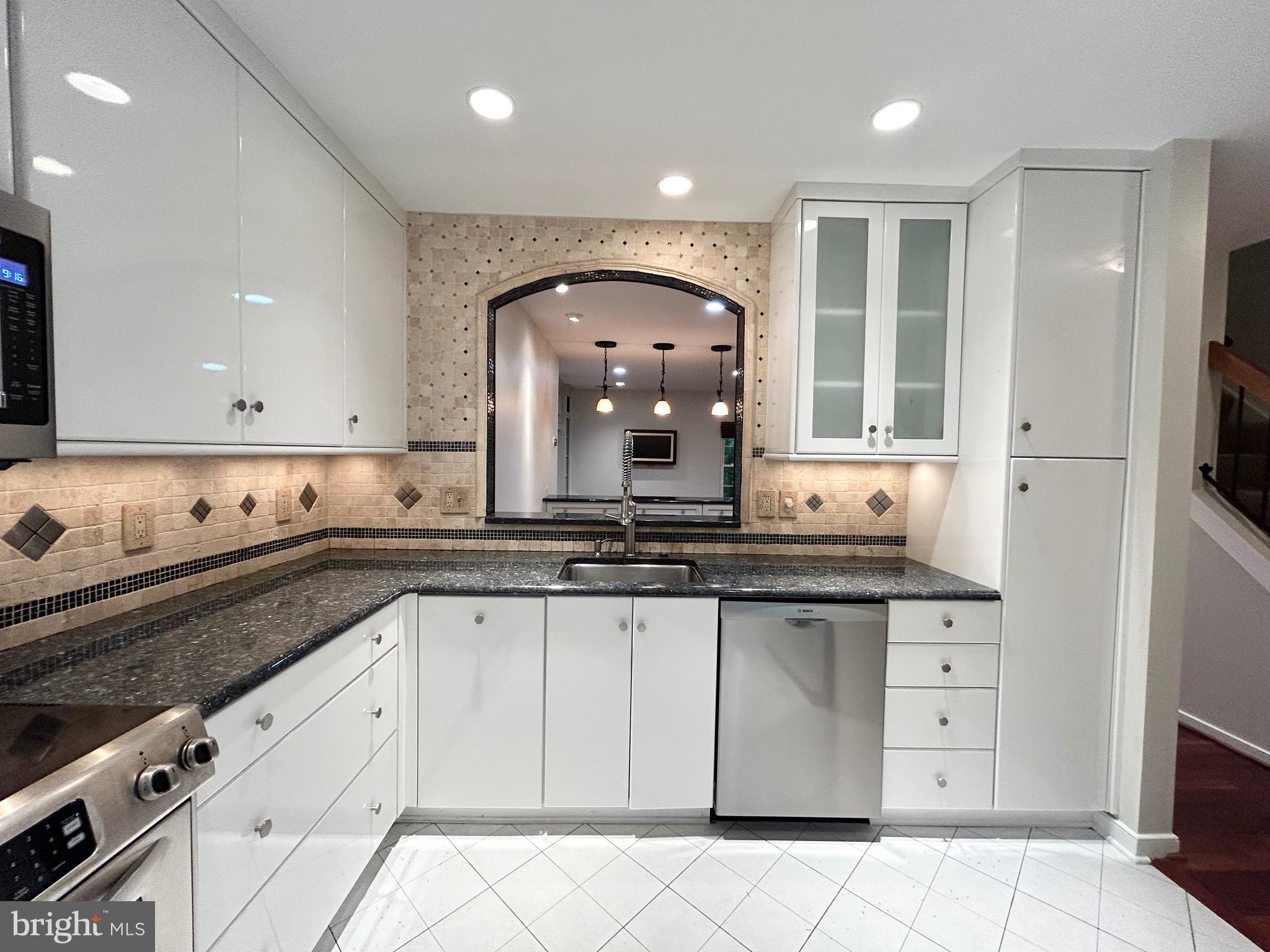 OAKWOOD COMMONS AT BURKE - Residential Lease