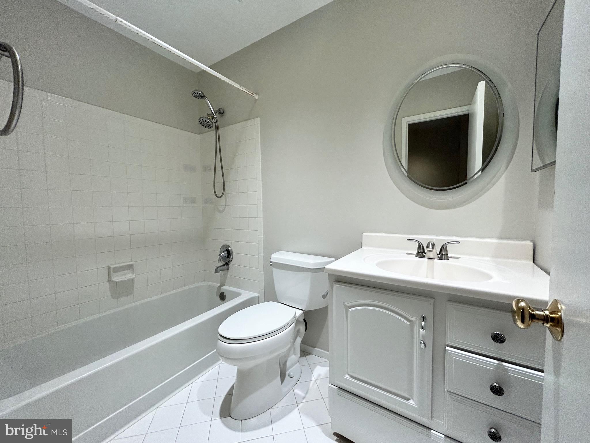 OAKWOOD COMMONS AT BURKE - Residential Lease