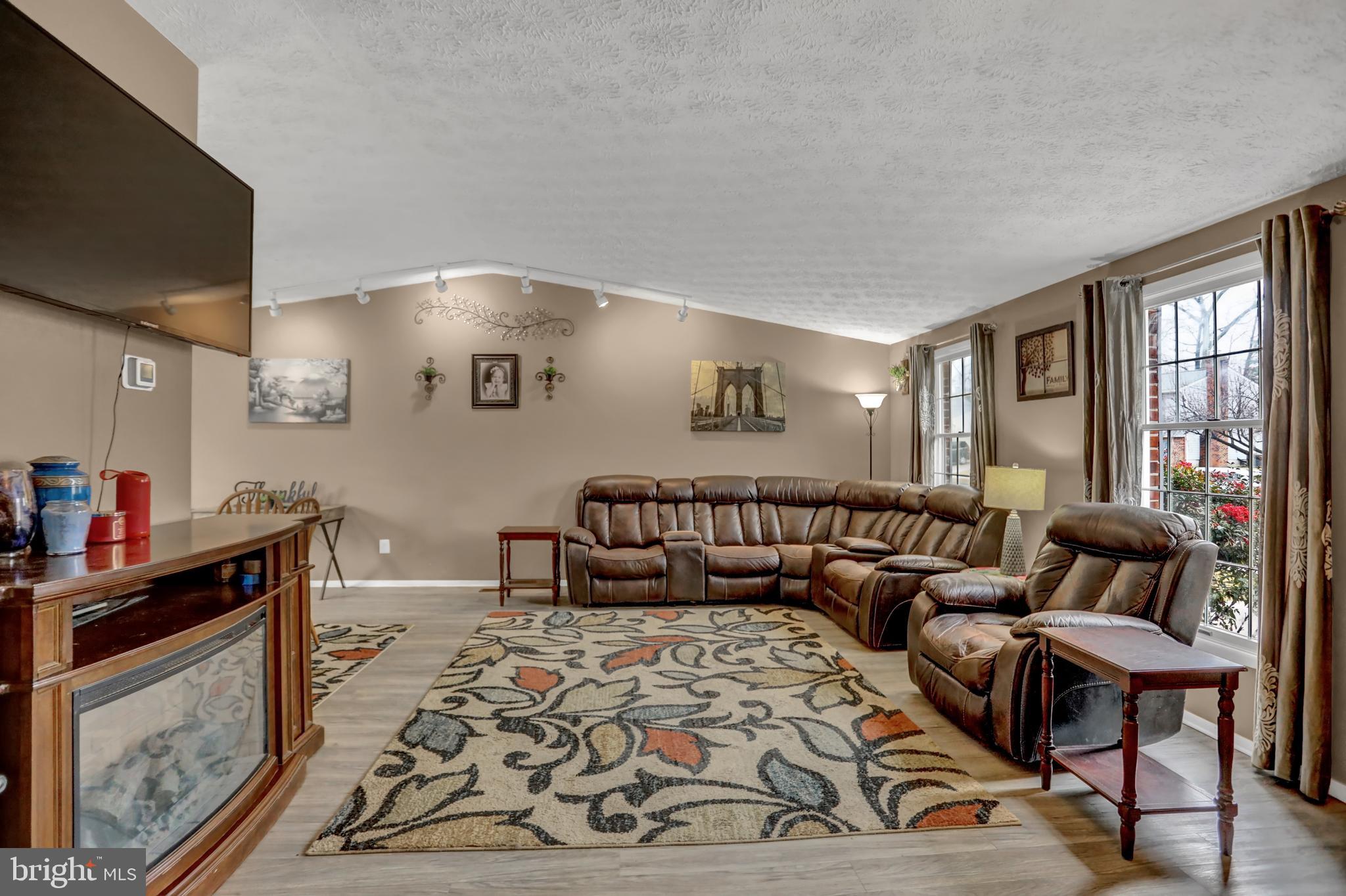 GOLDEN TREE - Residential