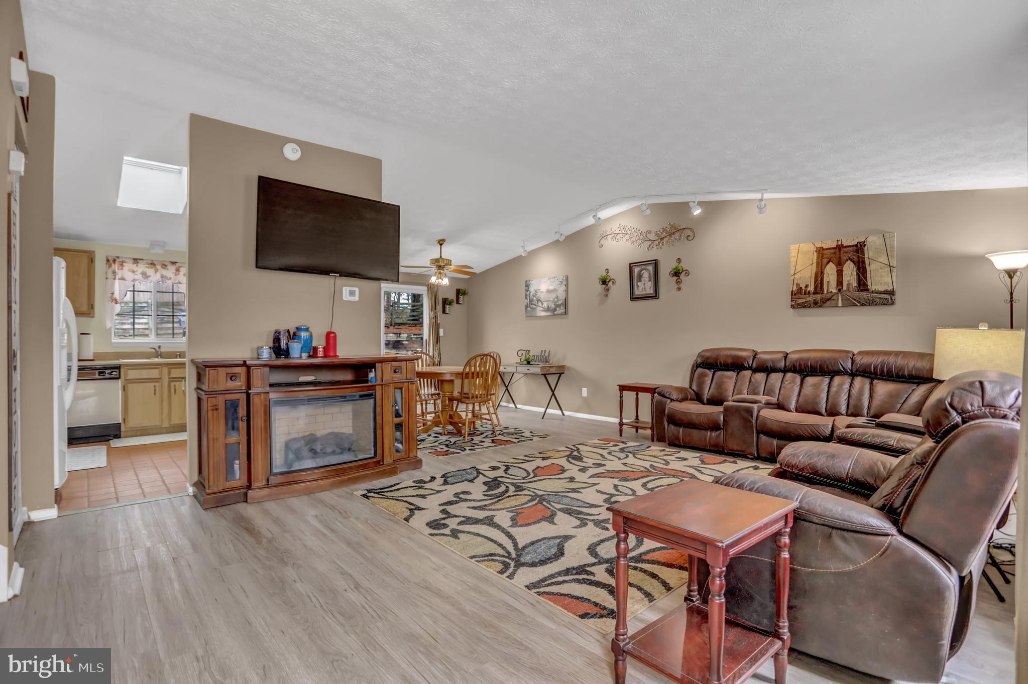 GOLDEN TREE - Residential