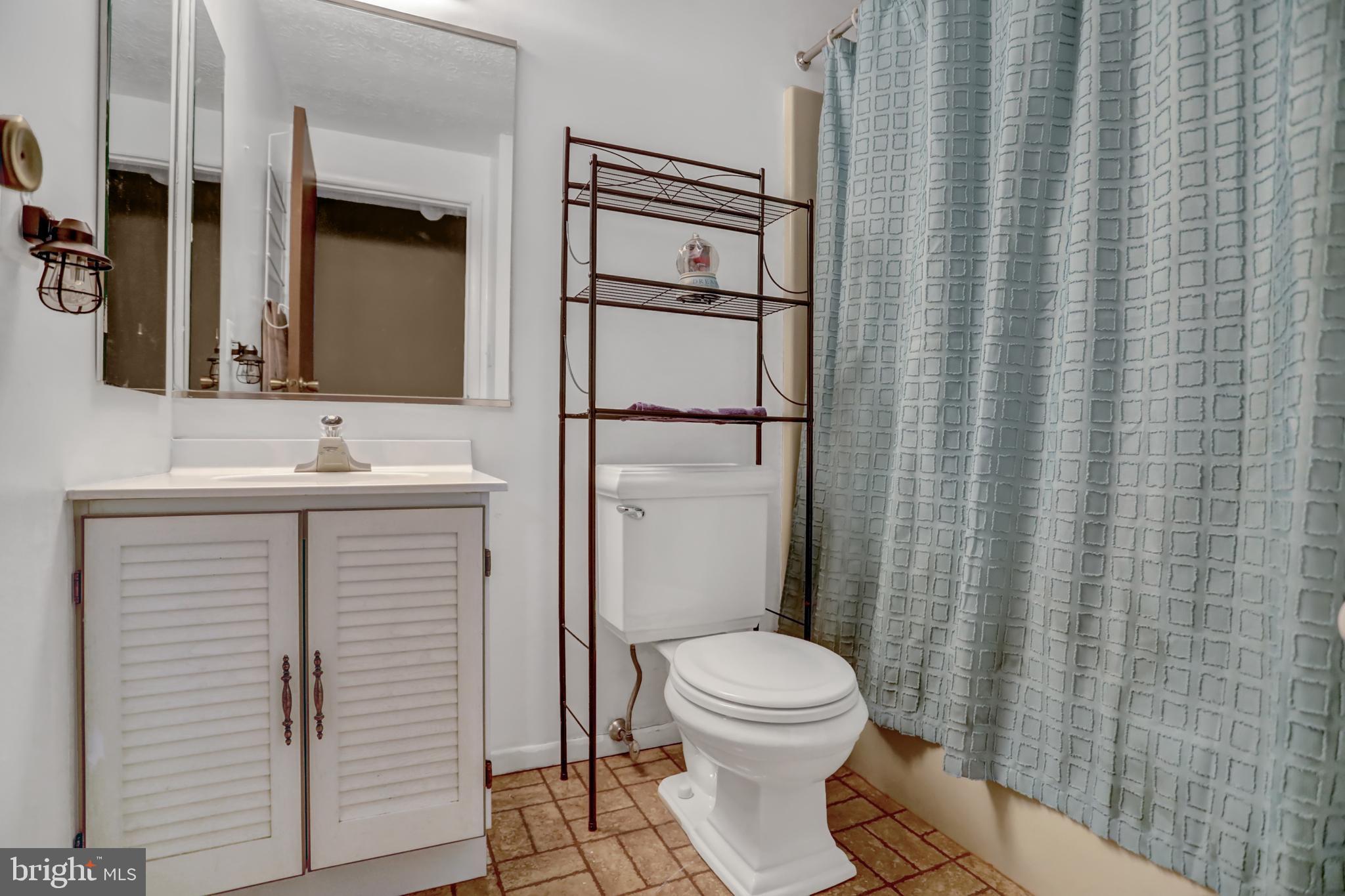 GOLDEN TREE - Residential