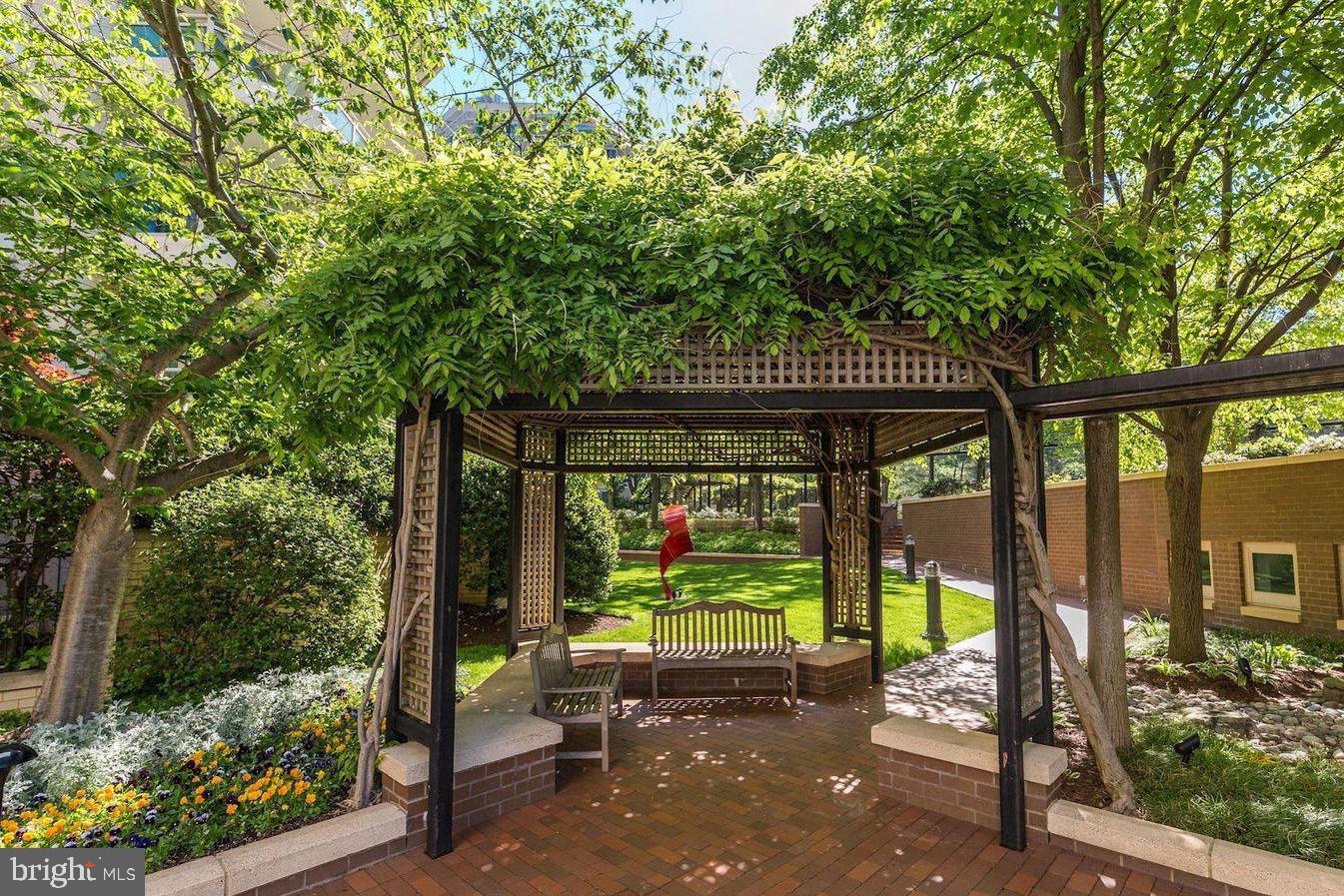 SOMERSET HOUSE - Residential