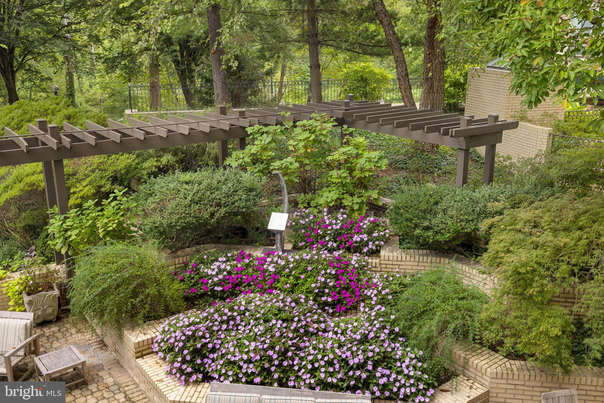 SOMERSET HOUSE - Residential