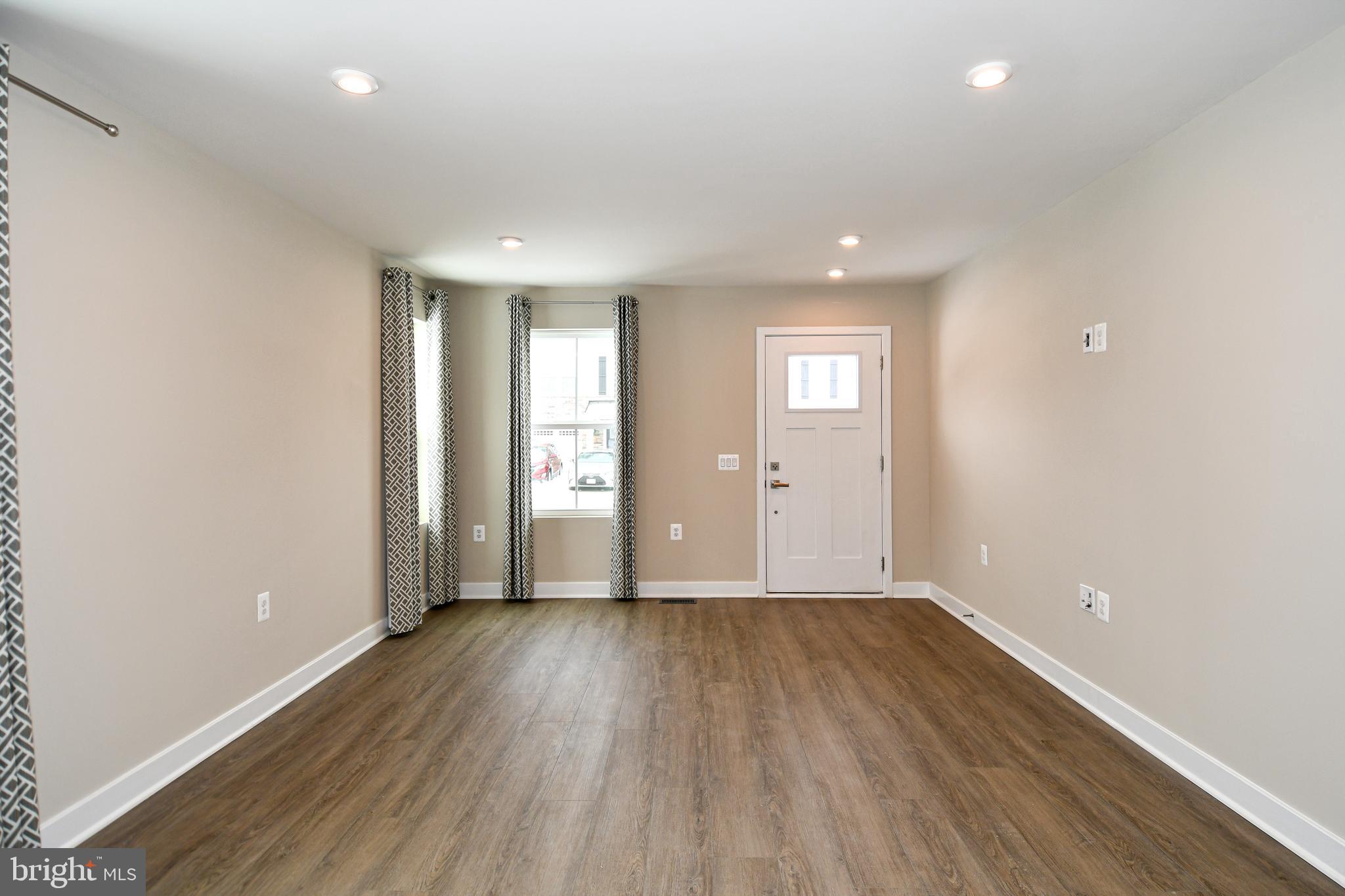 ALEXANDER'S CROSSING - Residential