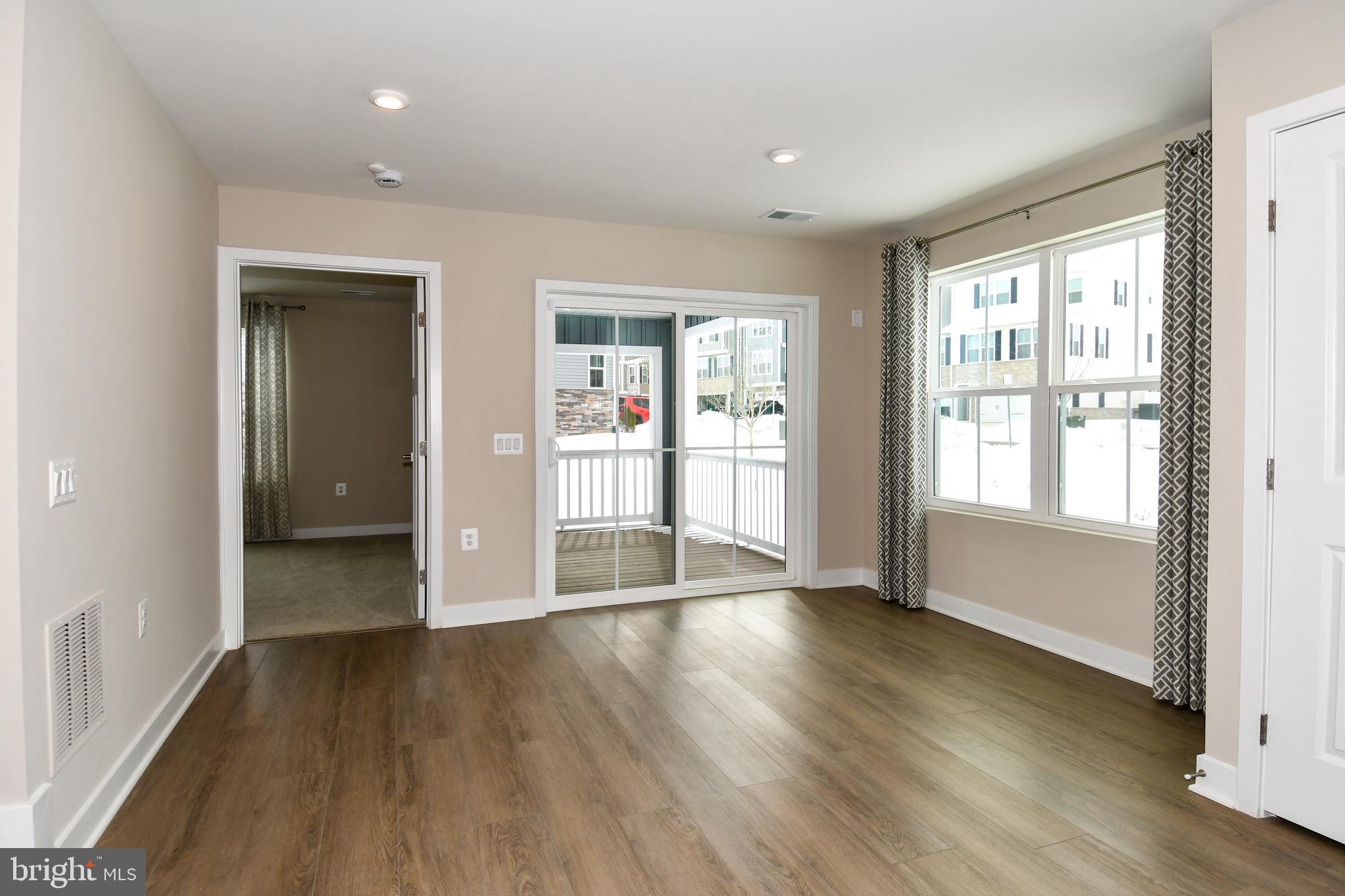 ALEXANDER'S CROSSING - Residential