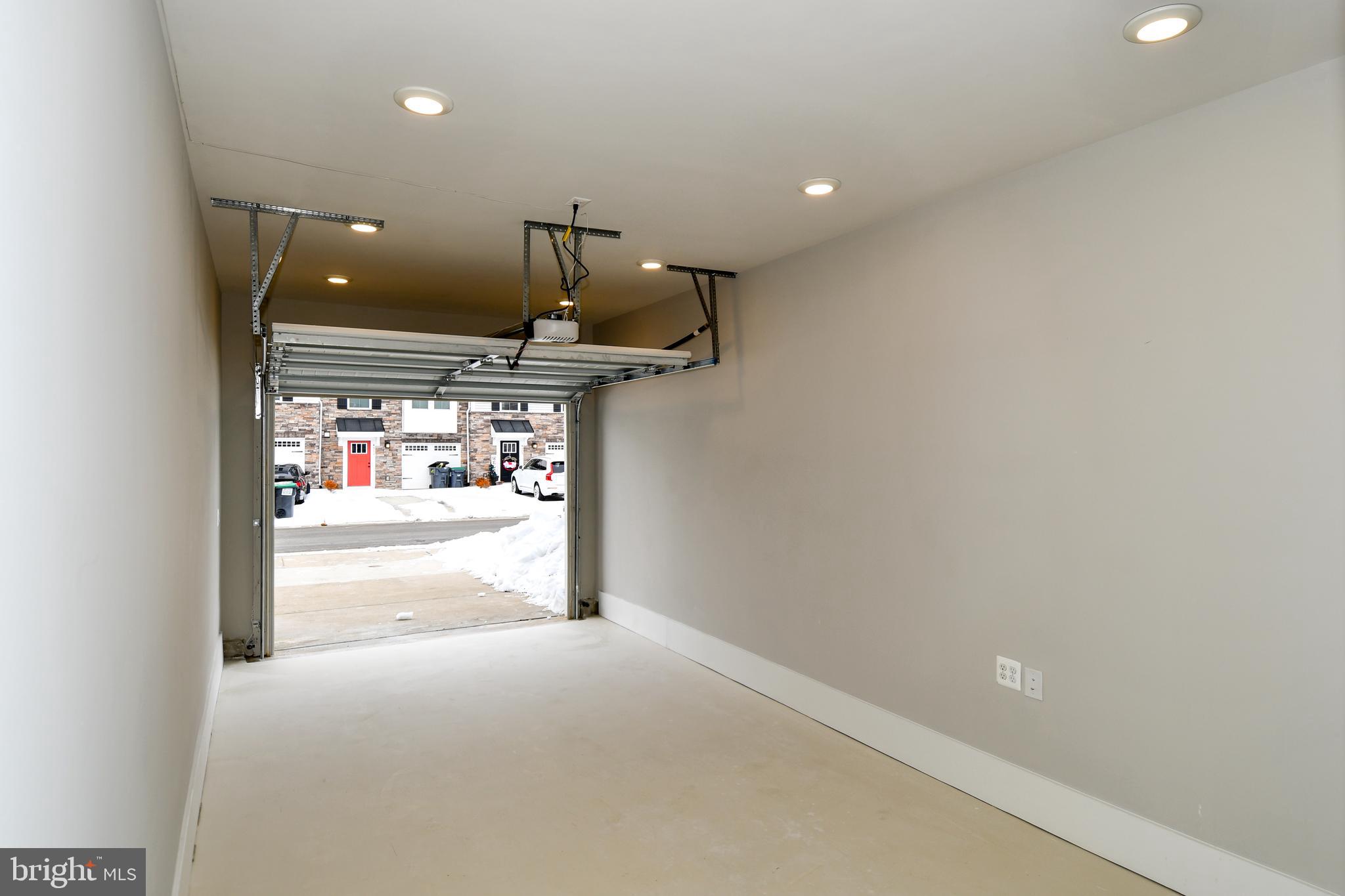 ALEXANDER'S CROSSING - Residential