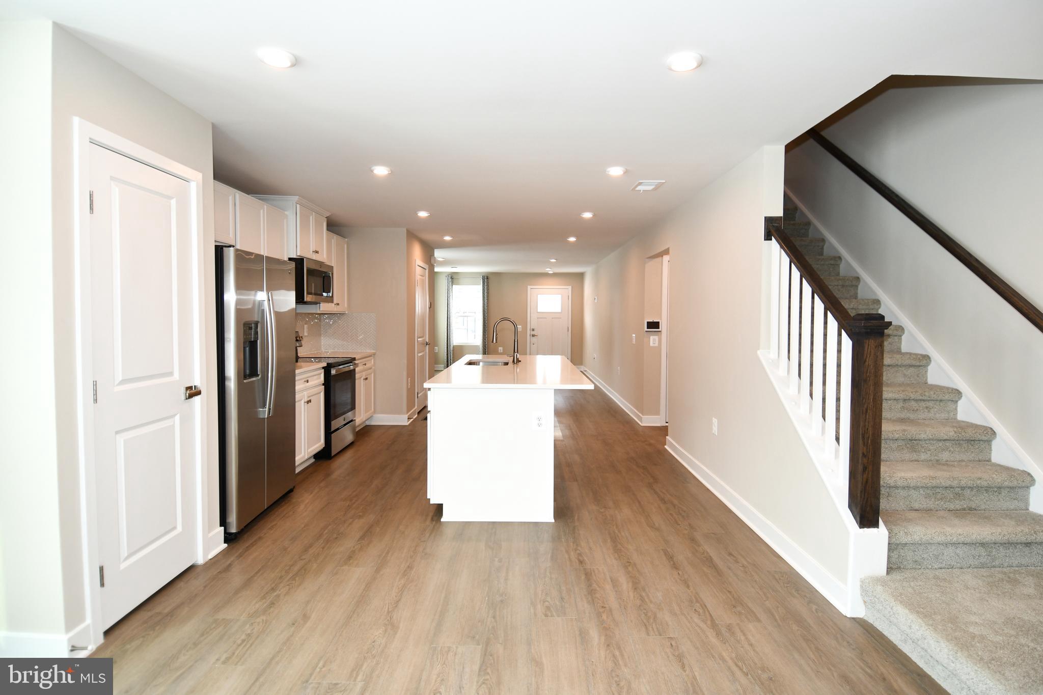 ALEXANDER'S CROSSING - Residential