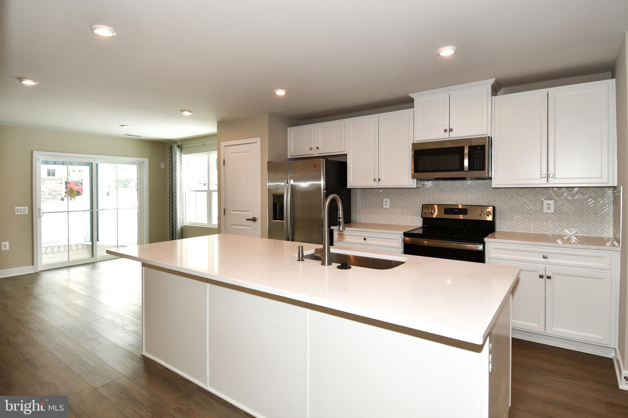 ALEXANDER'S CROSSING - Residential