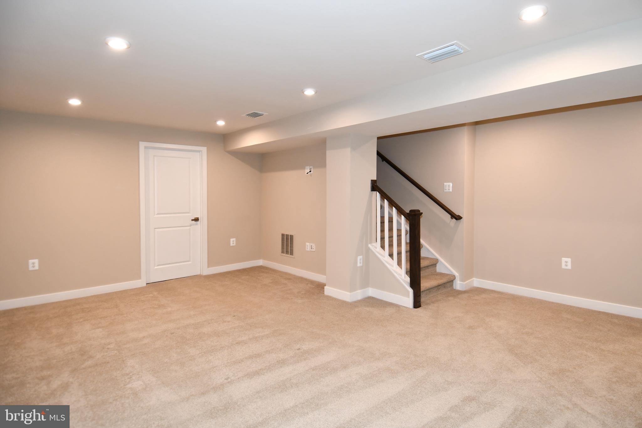 ALEXANDER'S CROSSING - Residential