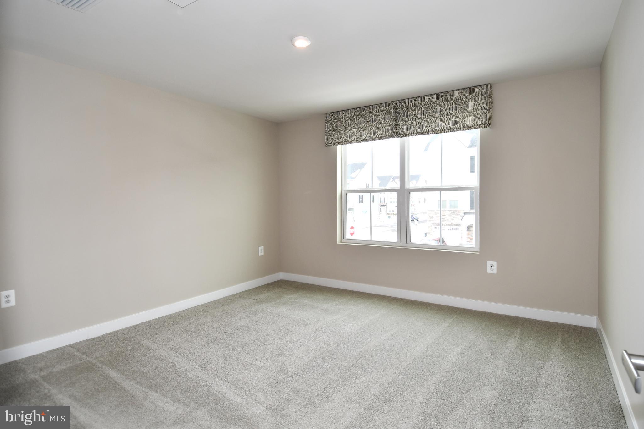 ALEXANDER'S CROSSING - Residential