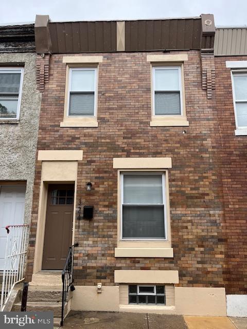 Modern amenities with low maintenance describe this professionally renovated home. New systems and open floor plan within this cozy home make it ready for immediate occupancy.