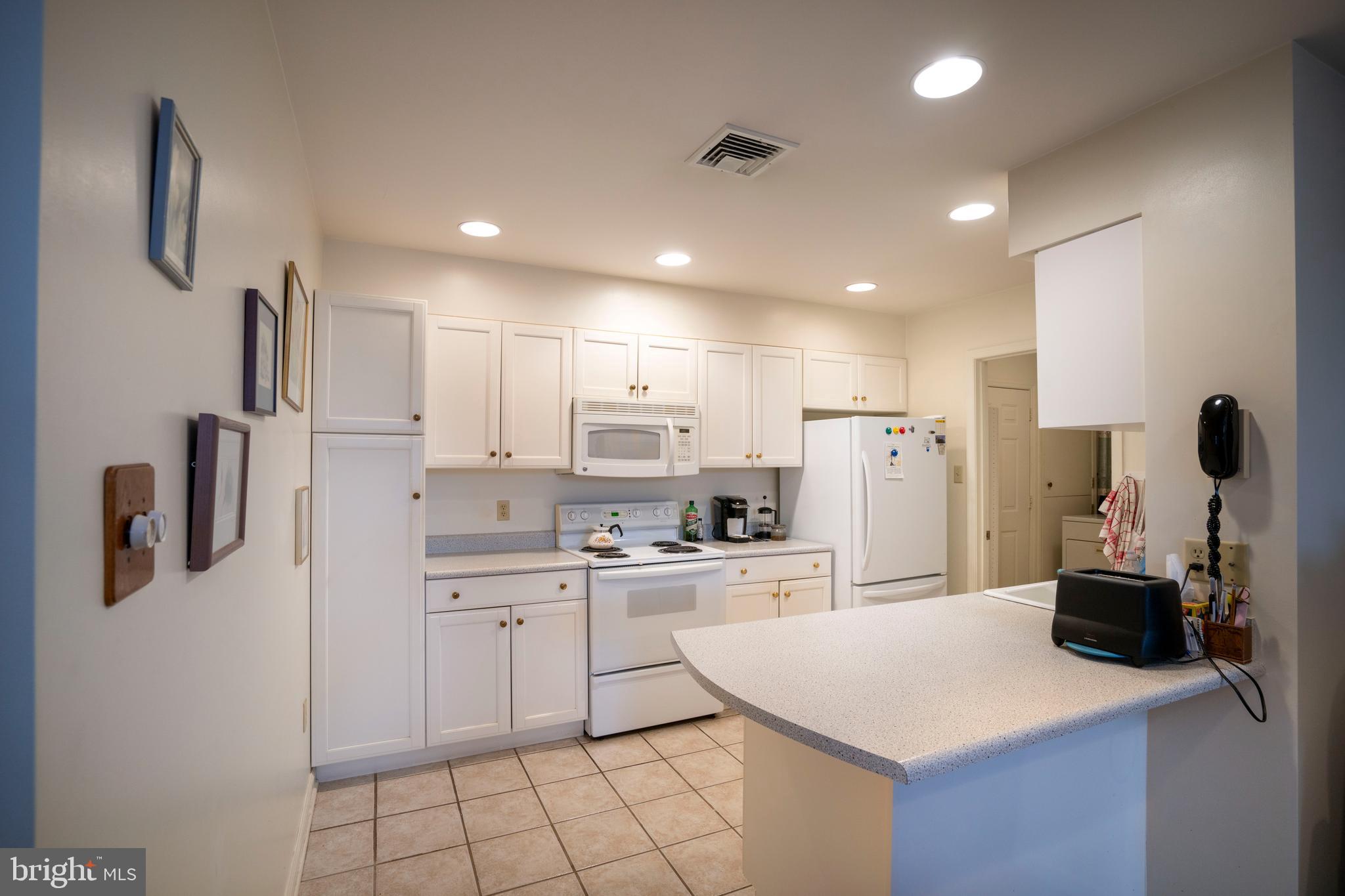 THOROUGHBRED CROSSING - Residential