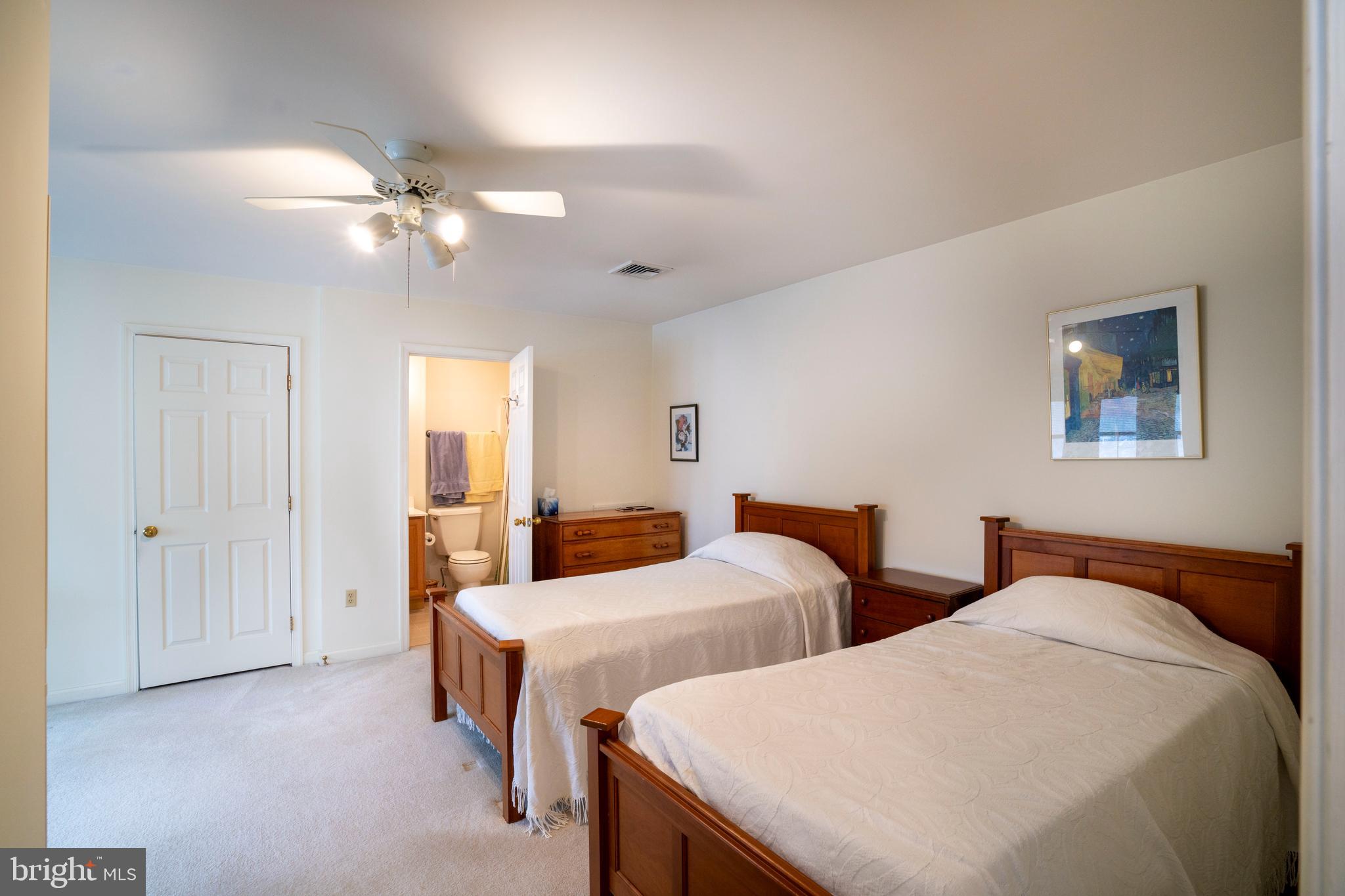 THOROUGHBRED CROSSING - Residential