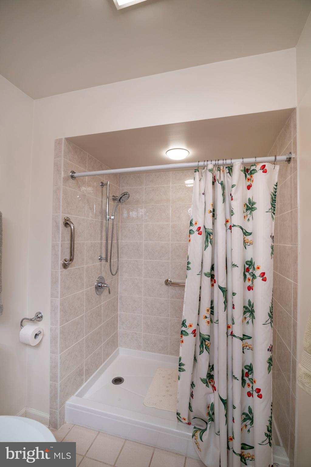 THOROUGHBRED CROSSING - Residential