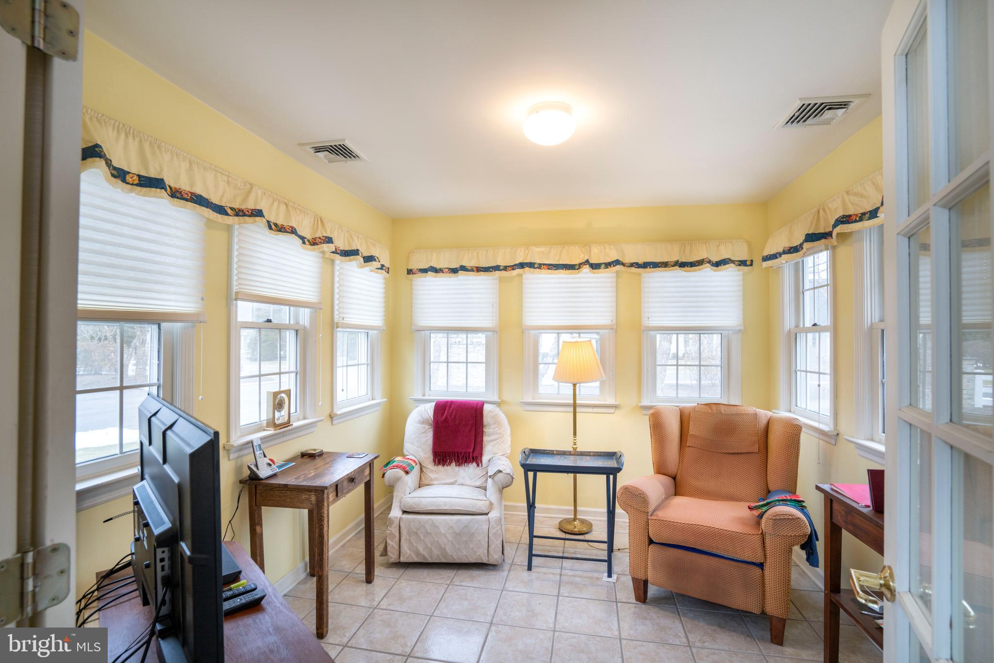 THOROUGHBRED CROSSING - Residential