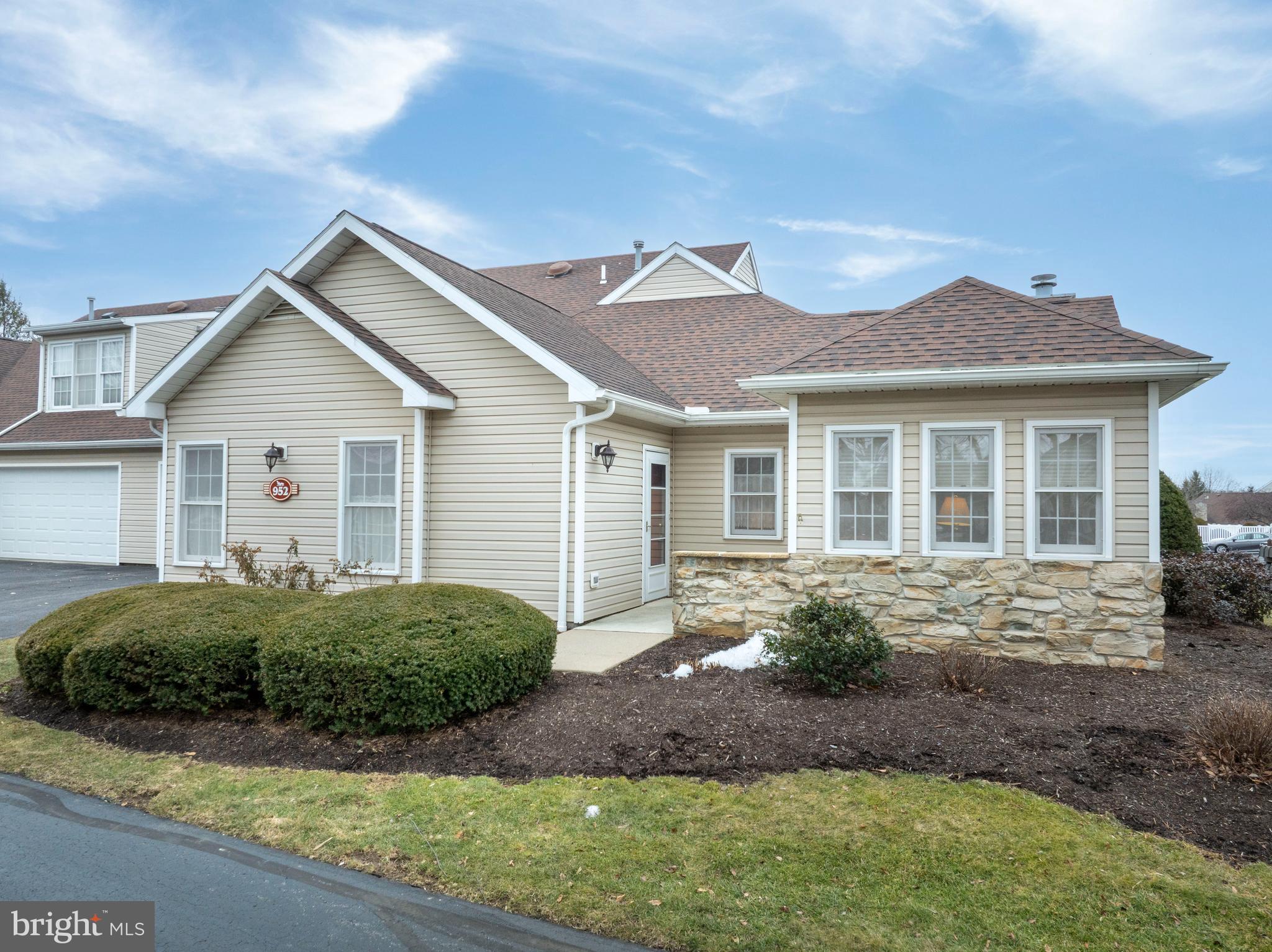 THOROUGHBRED CROSSING - Residential