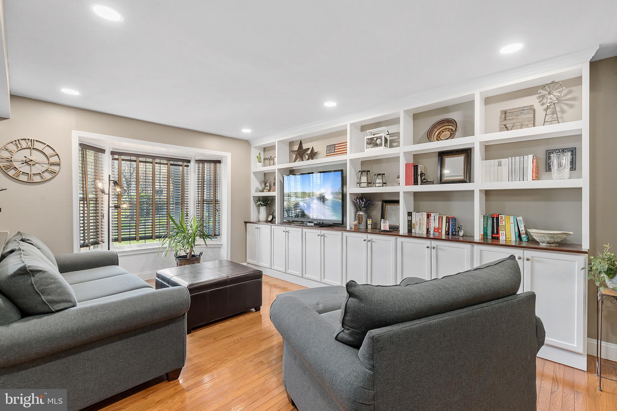 CHURCHILL SQUARE - Residential