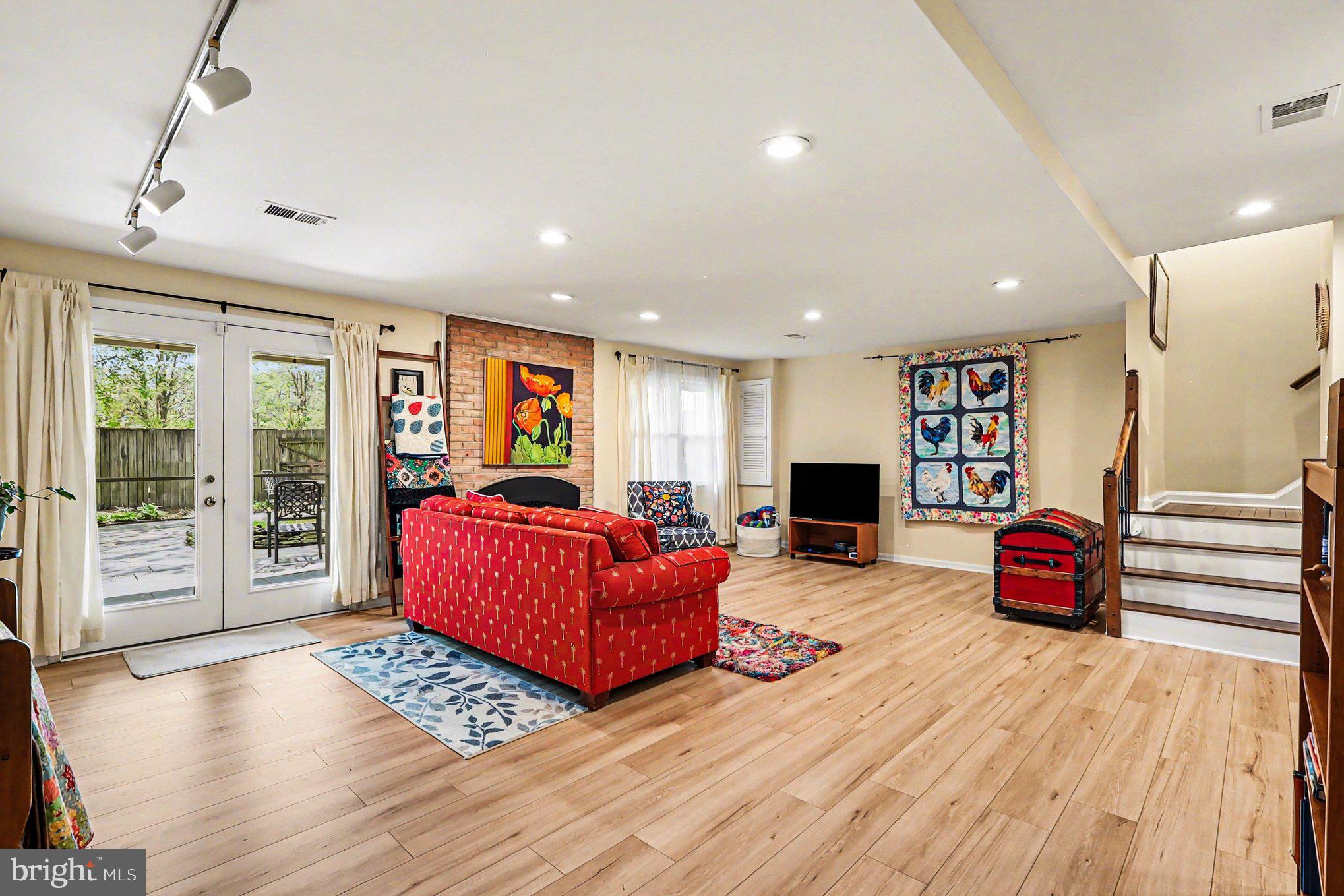 COUNCIL SQUARE - Residential