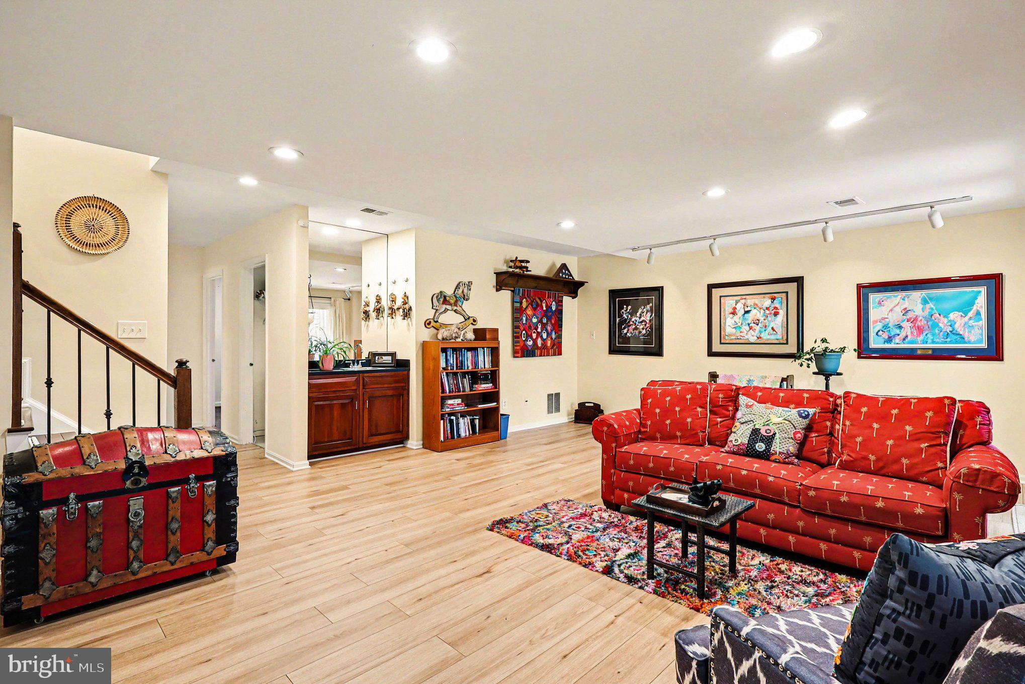 COUNCIL SQUARE - Residential