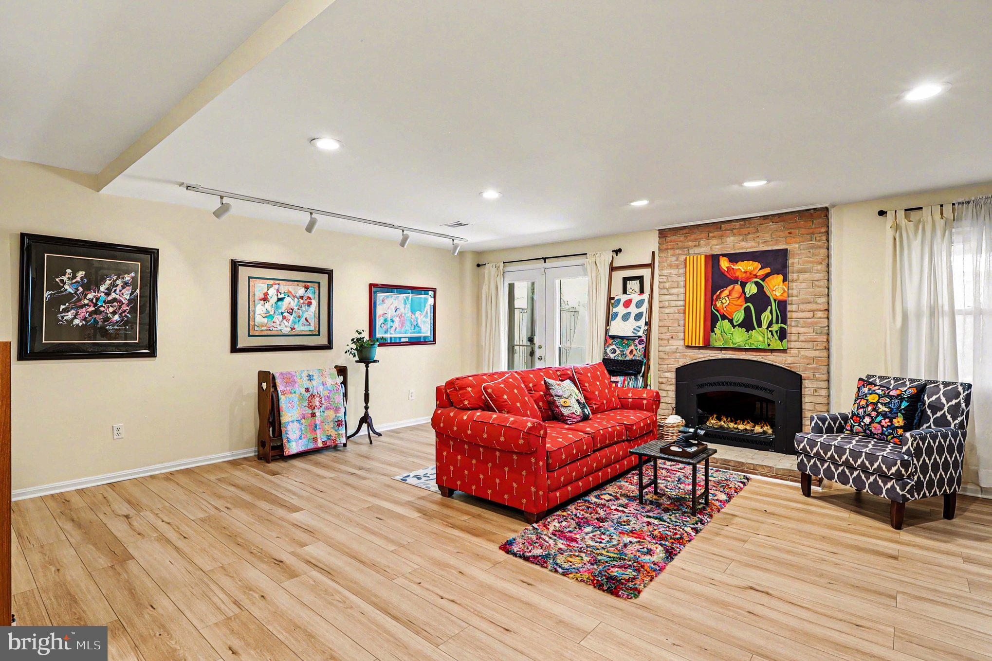 COUNCIL SQUARE - Residential