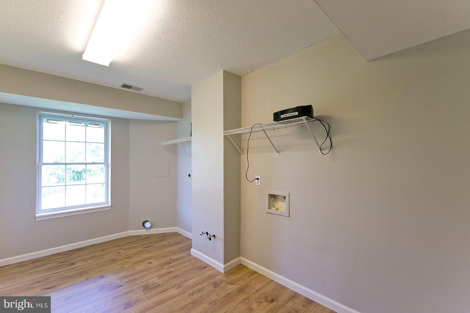 WINDSTONE - Residential Lease