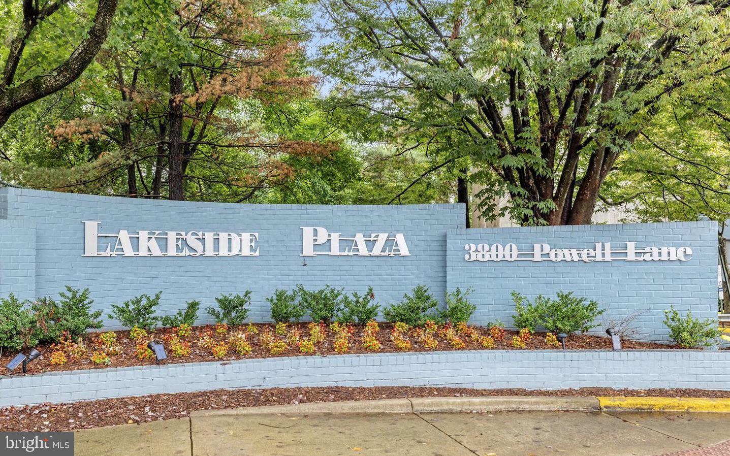 LAKESIDE PLAZA - Residential