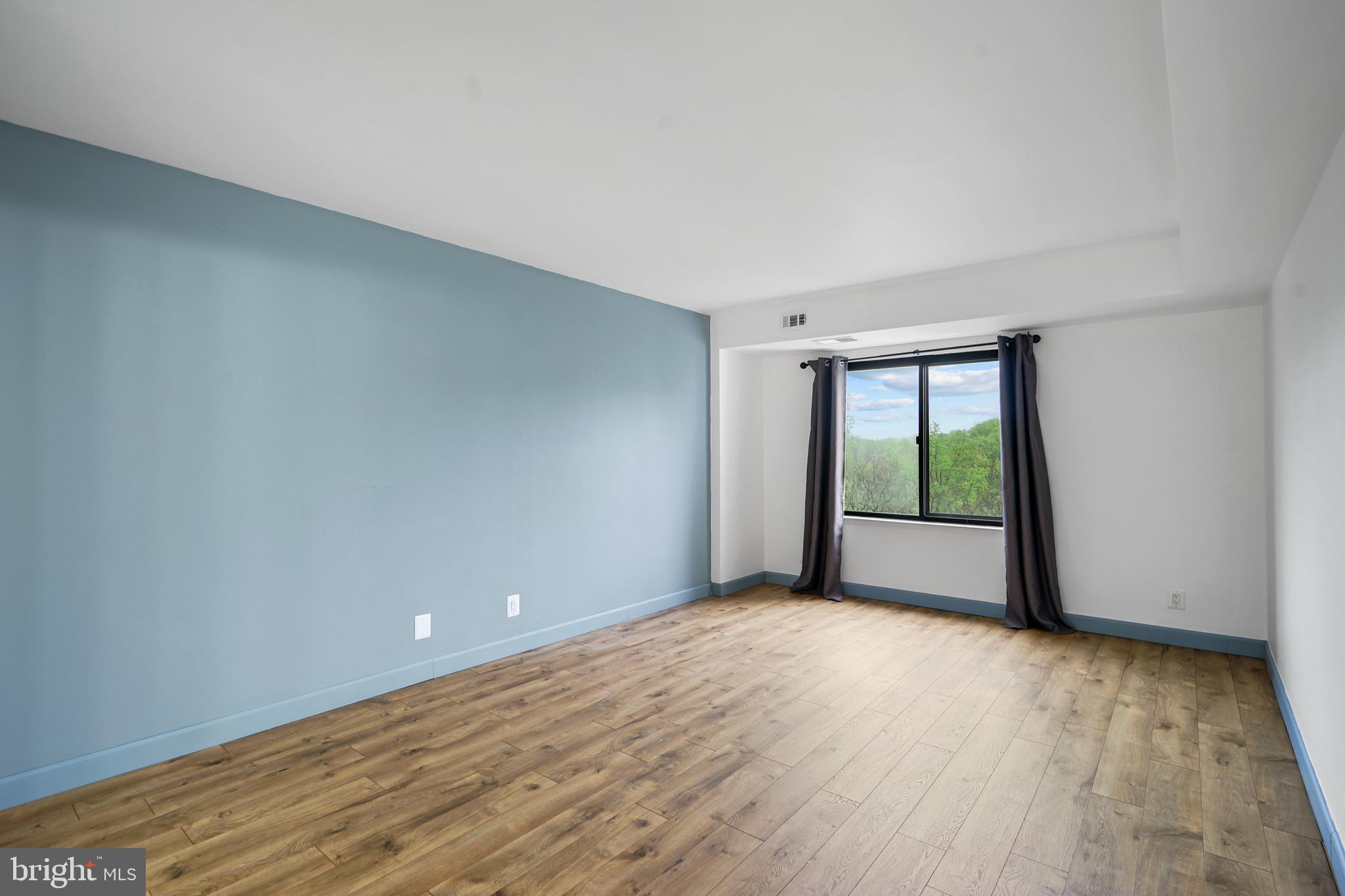 LAKESIDE PLAZA - Residential