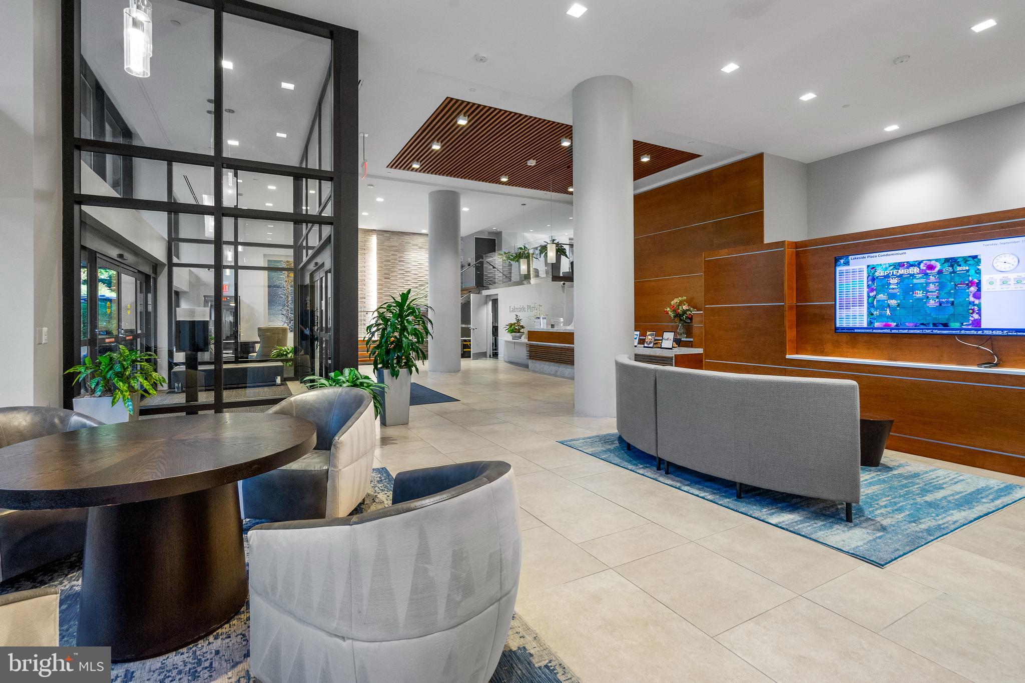 LAKESIDE PLAZA - Residential