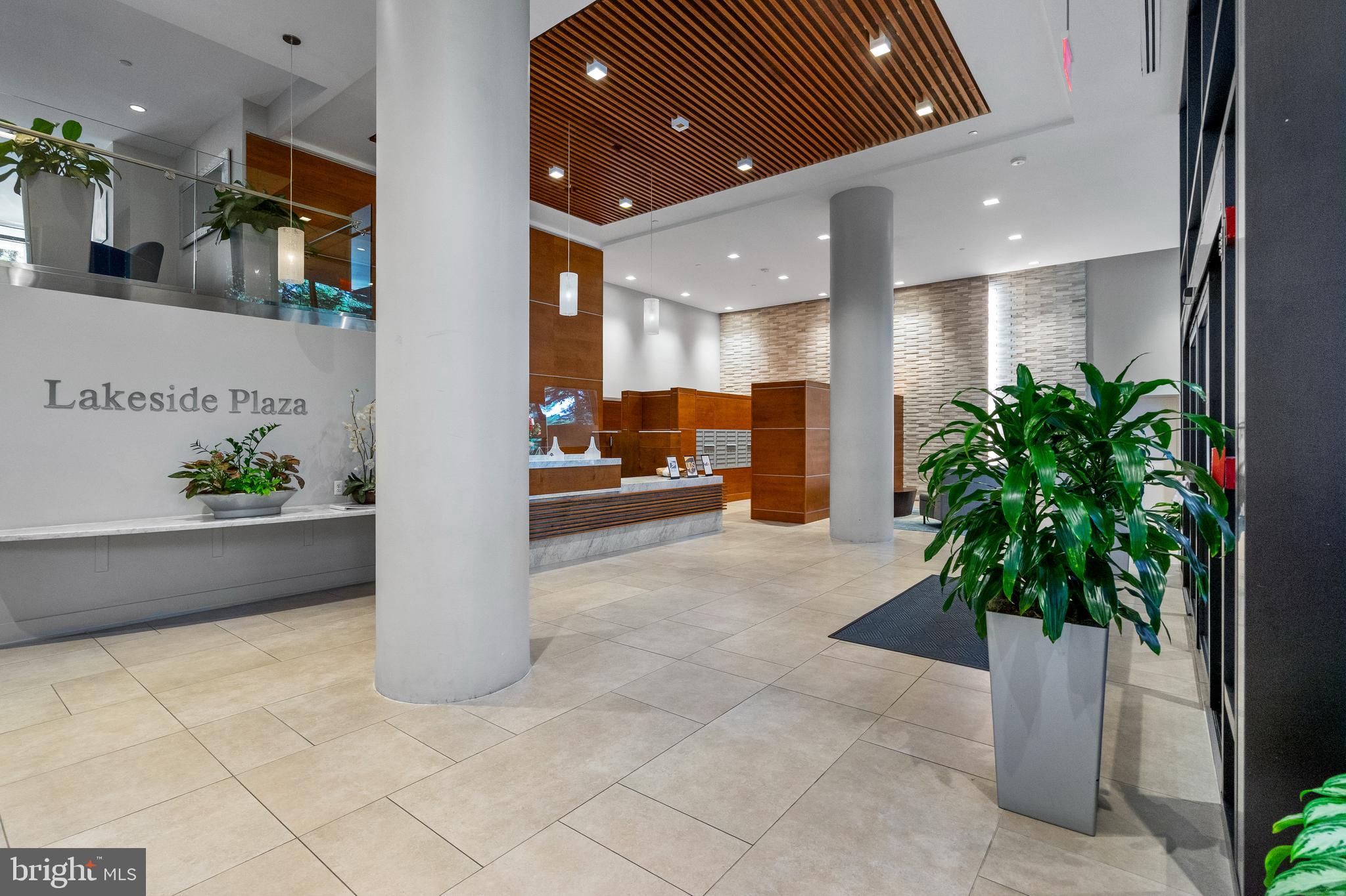 LAKESIDE PLAZA - Residential